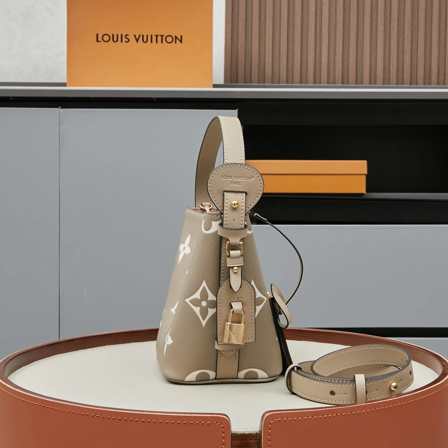 Сумки На Ремне Женские Louis Vuitton 25402