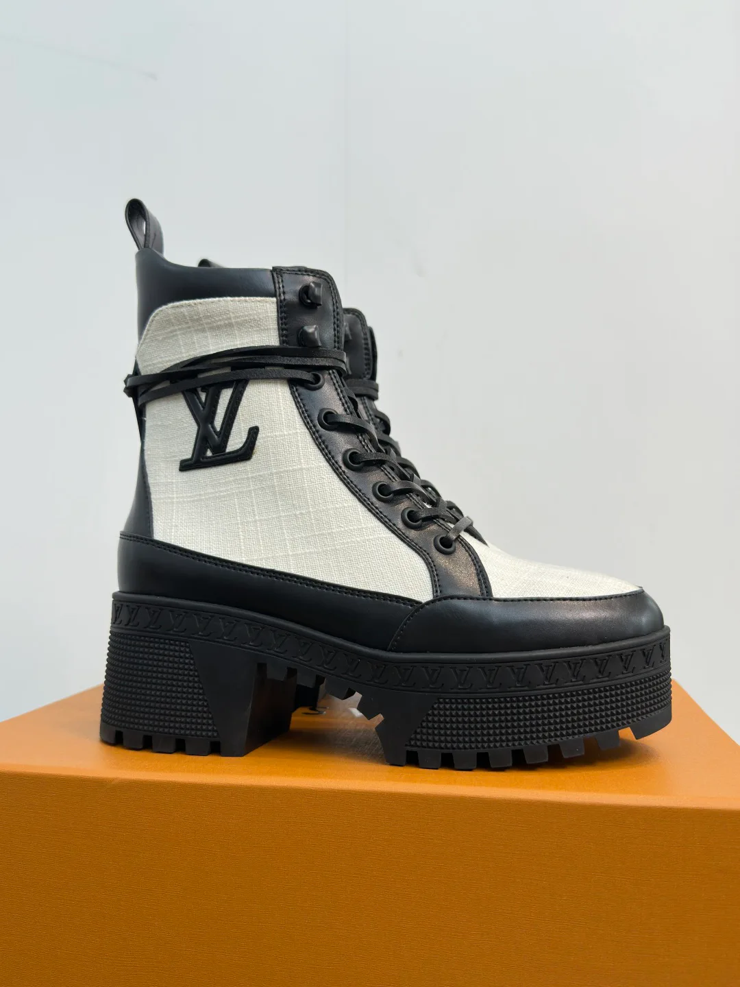 Ботинки Женские Louis Vuitton 18741671