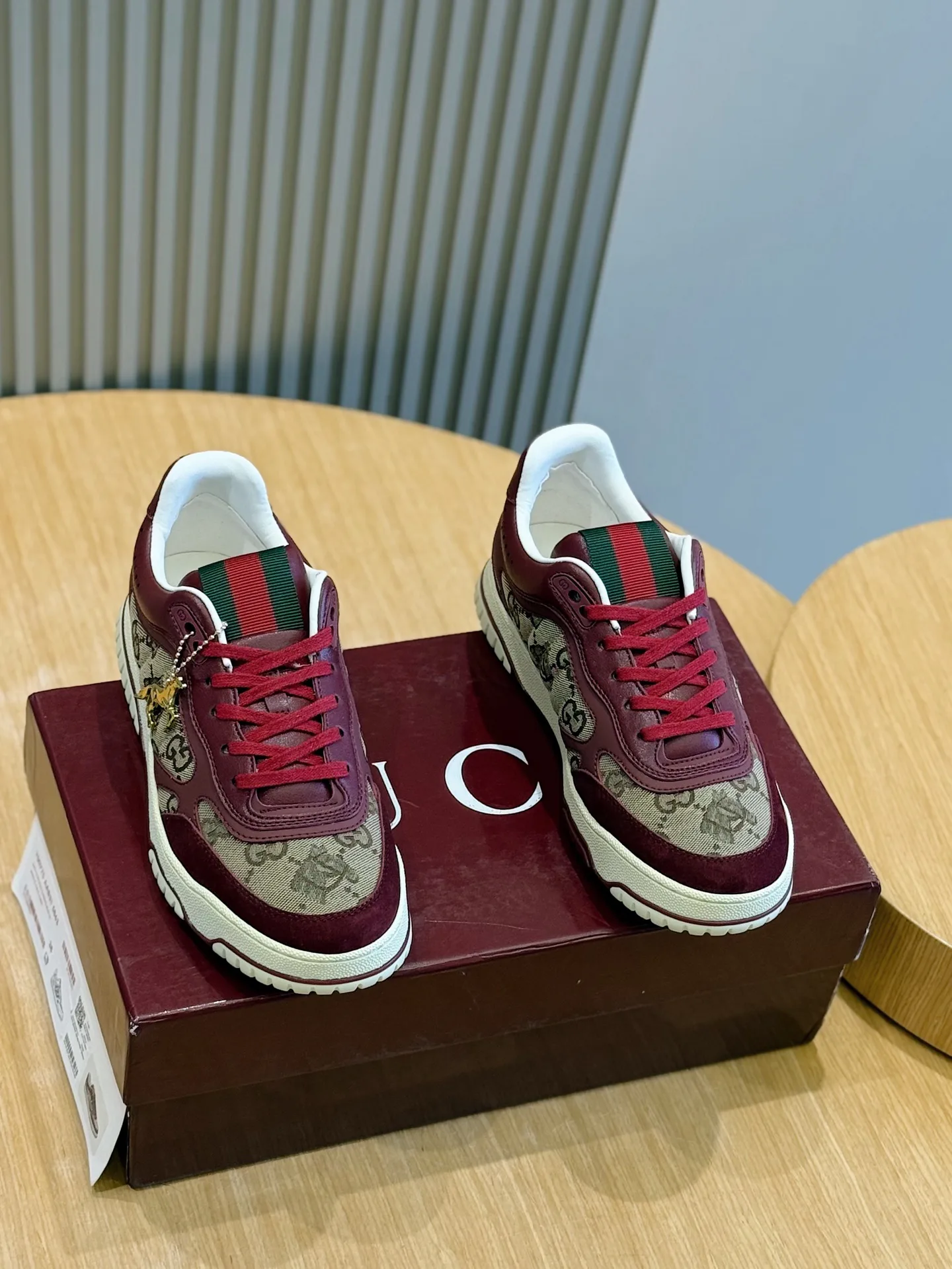 Кроссовки Женские Gucci 10085396