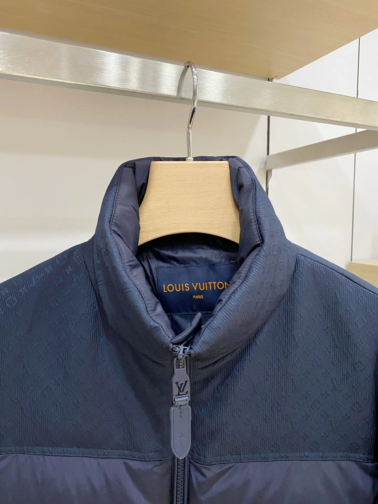 Куртки И Пуховики Женские Louis Vuitton 18584898