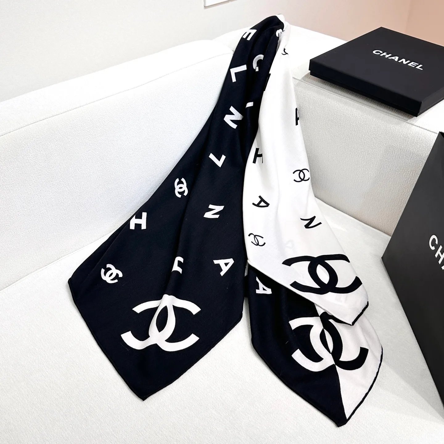 Платки Chanel 18624491