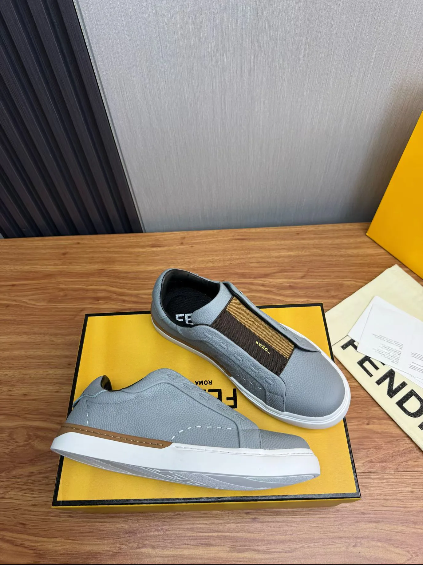 Кроссовки Женские Fendi 18103055
