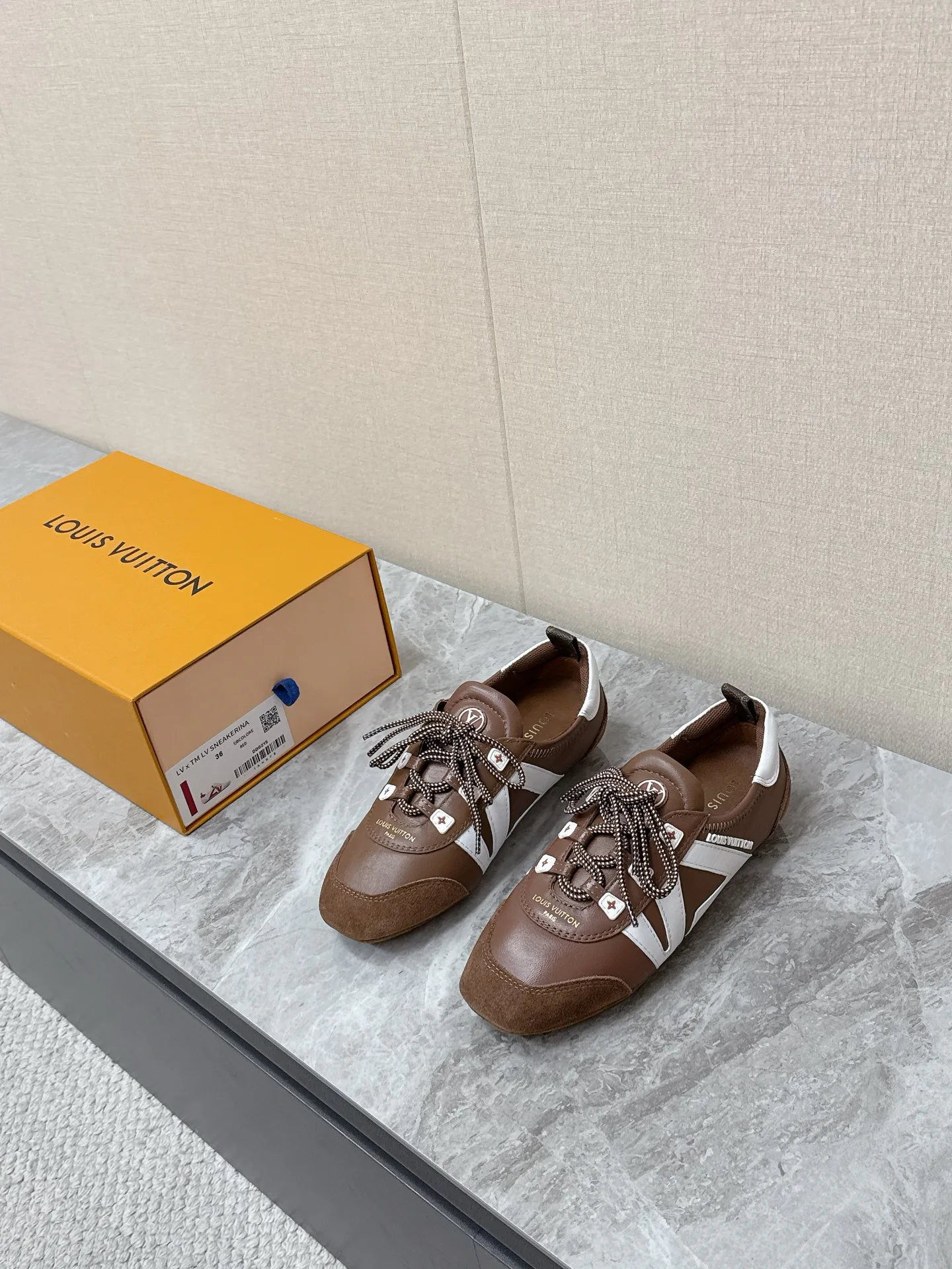 Кроссовки Женские Louis Vuitton 2625311