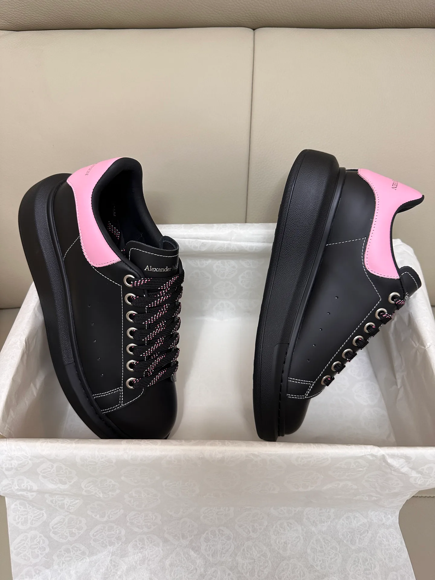 Кроссовки Женские Alexander Mcqueen 18616720
