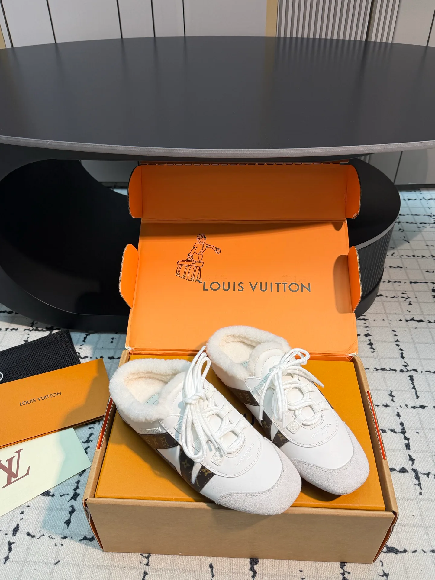 Кроссовки Женские Louis Vuitton 19411162