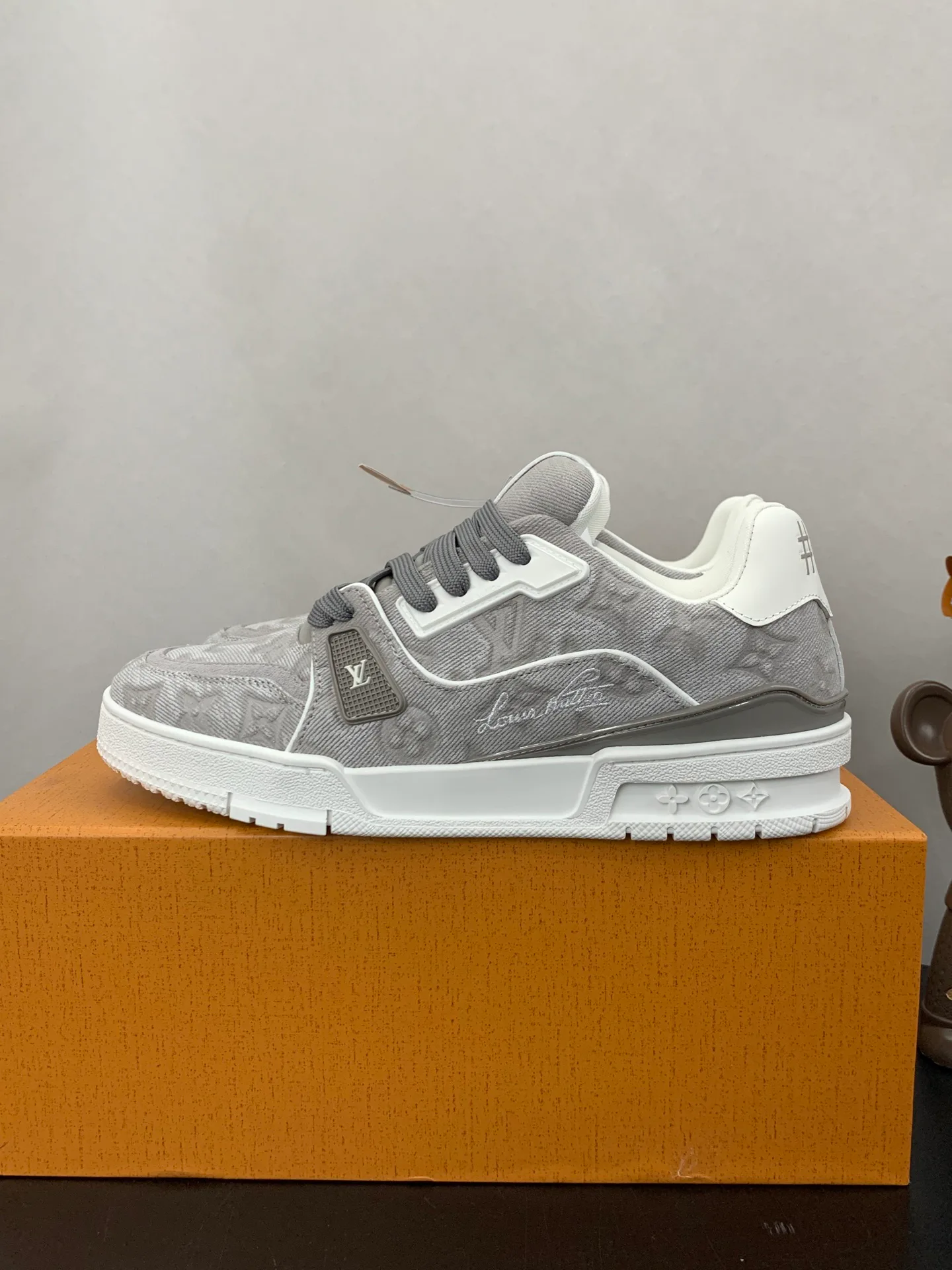 Кроссовки Женские Louis Vuitton 17545276