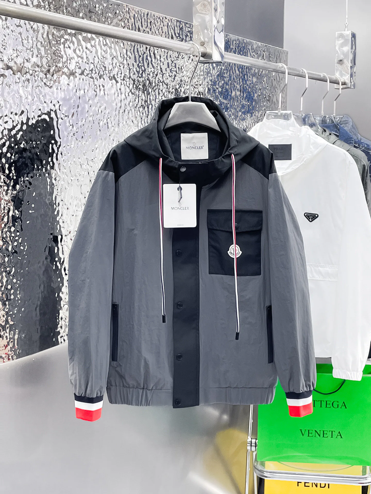 Куртки И Пуховики Мужские Moncler 9352363