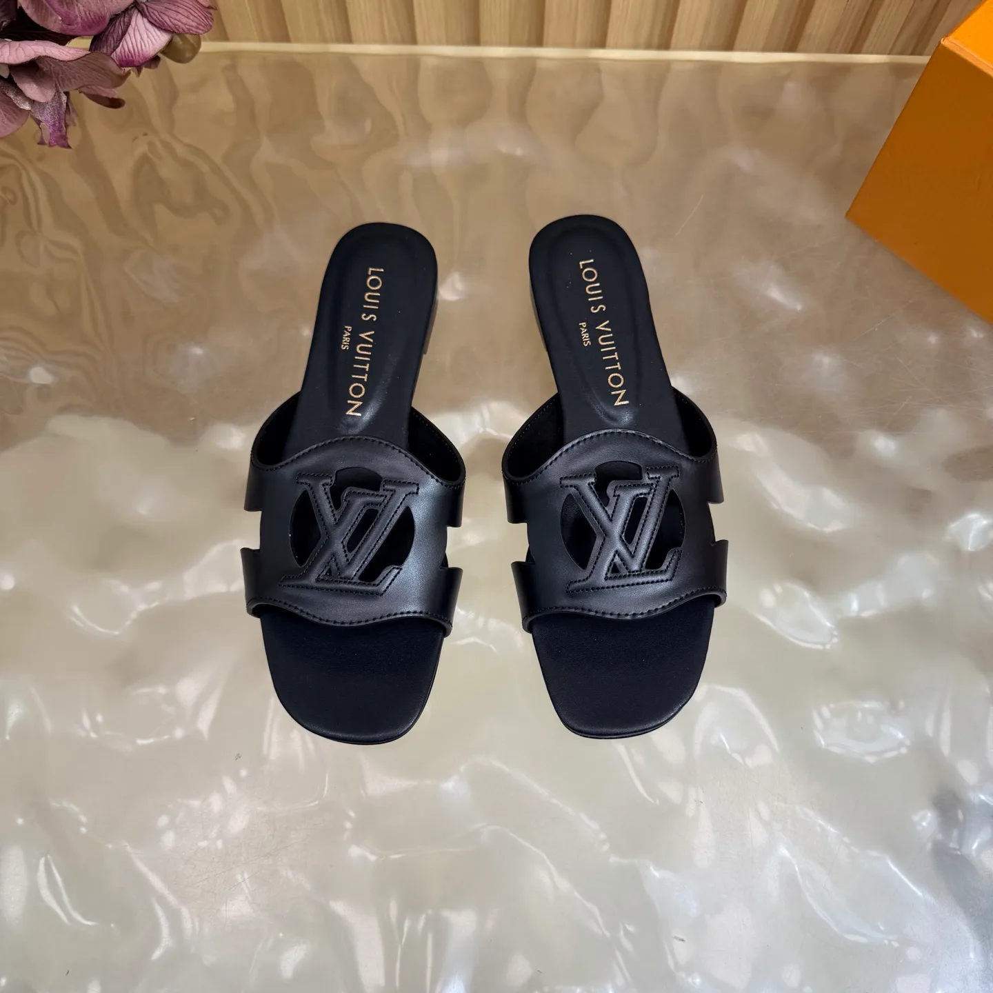 Шлепанцы Женские Louis Vuitton 17448826