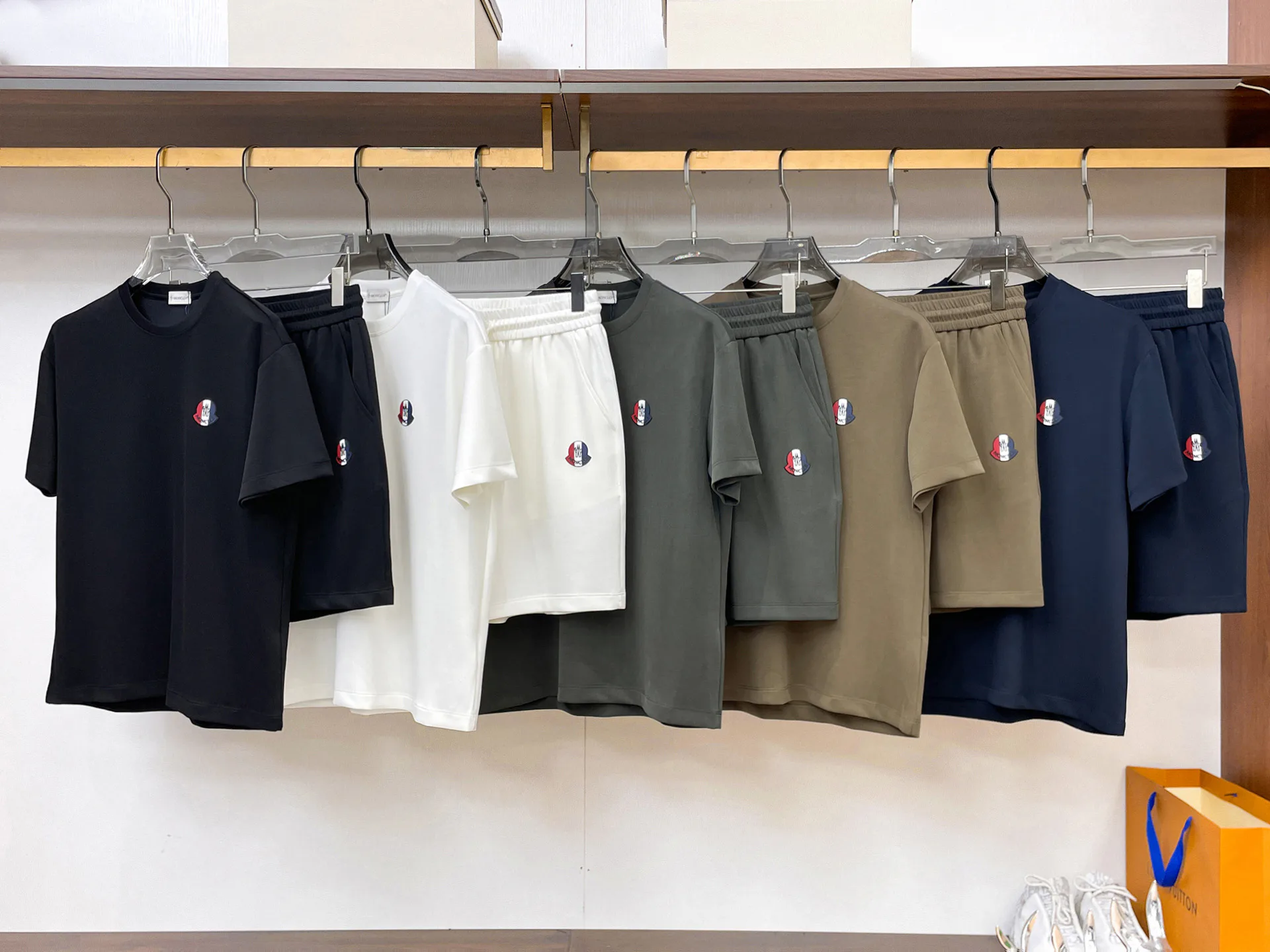 Куртки И Пуховики Мужские Moncler 13255782