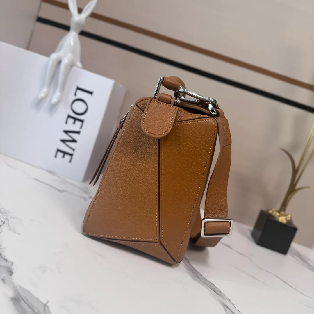 Классические Сумки Женские Loewe 18030332