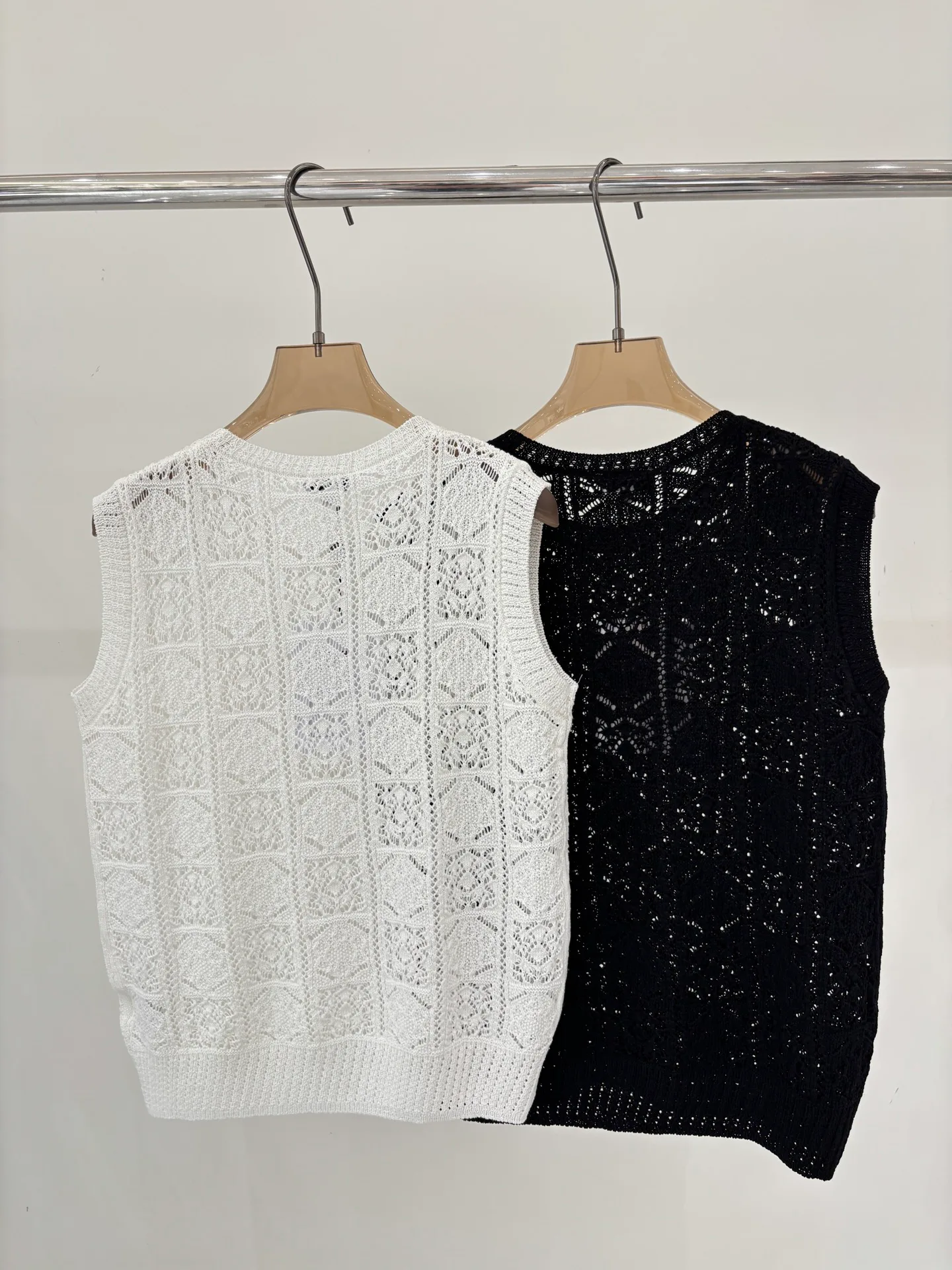 Жилеты Женские Chanel 11697190
