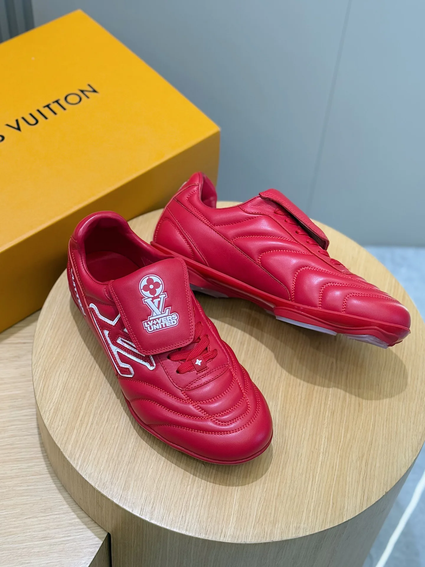 Кроссовки Женские Louis Vuitton 17574