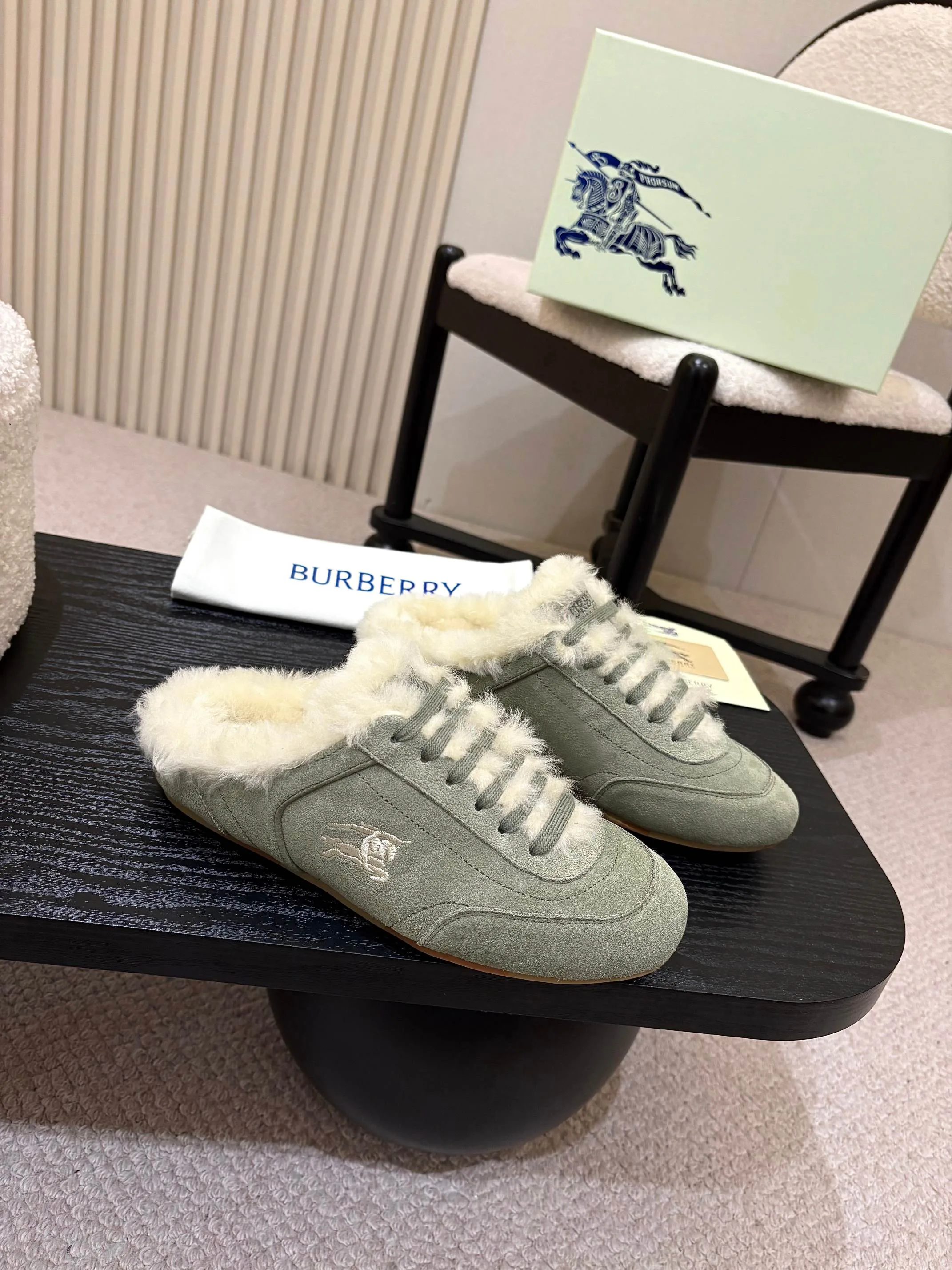 Кроссовки Женские Burberry 18703161