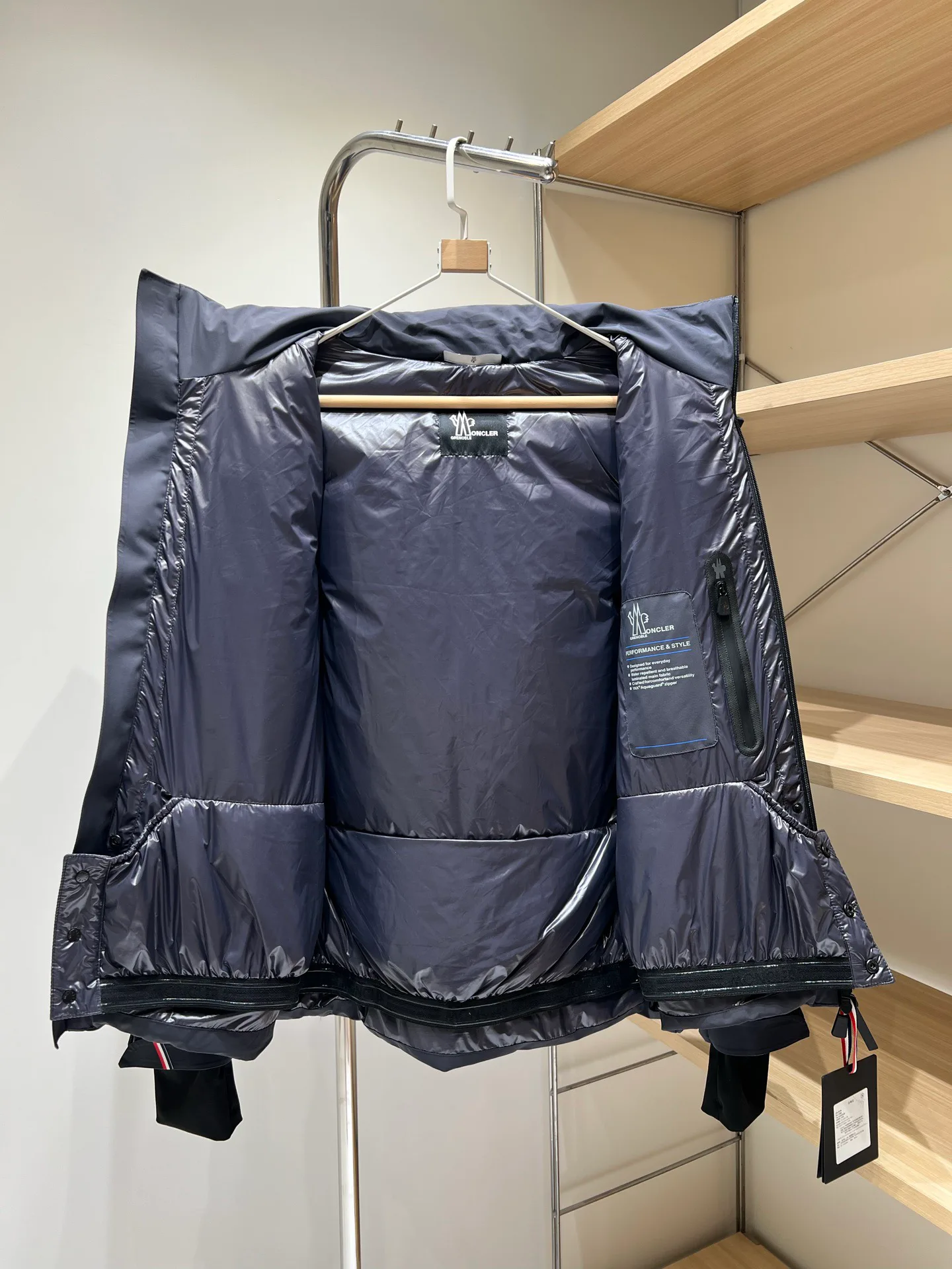Куртки И Пуховики Женские Moncler 18723667
