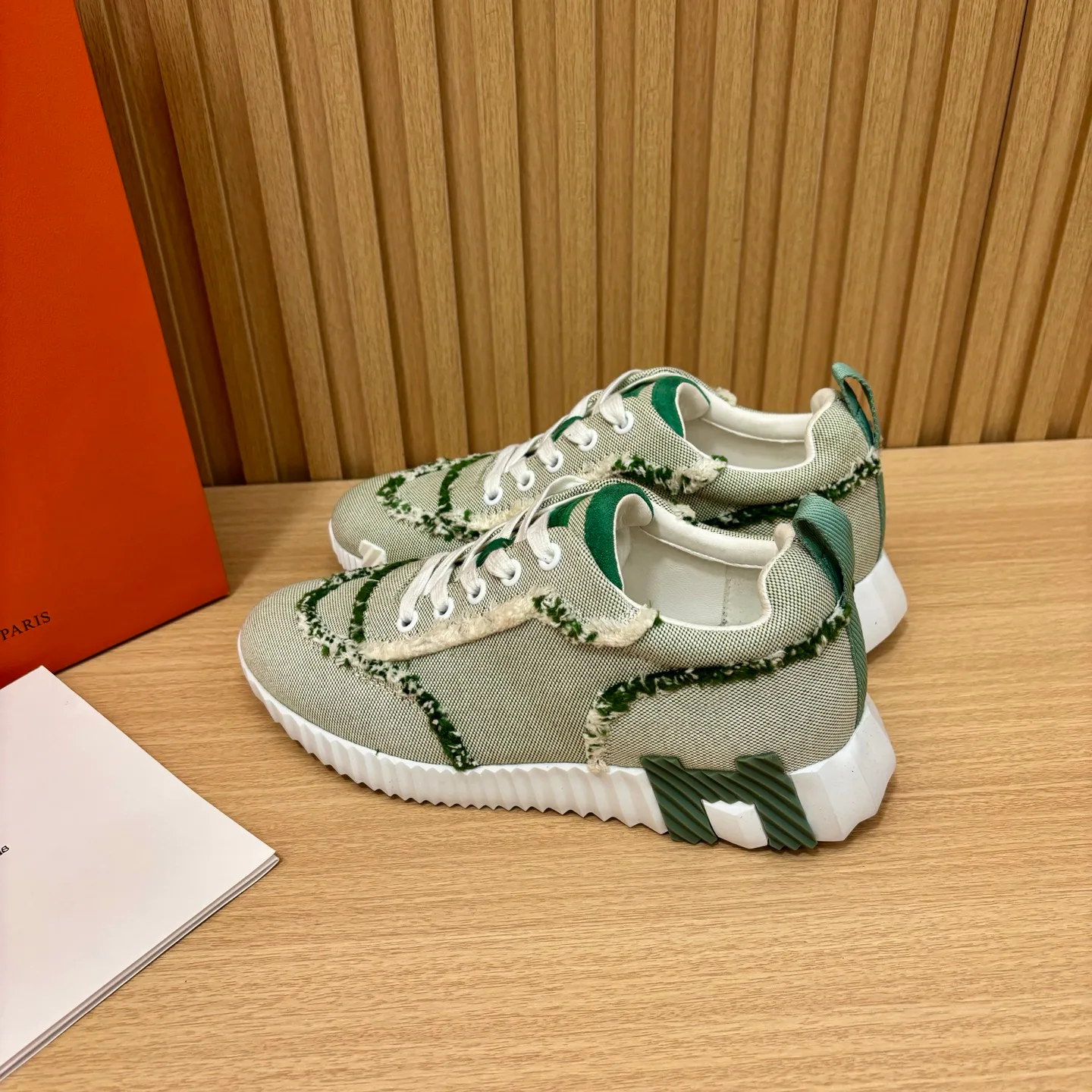 Кроссовки Женские Louis Vuitton 18387023