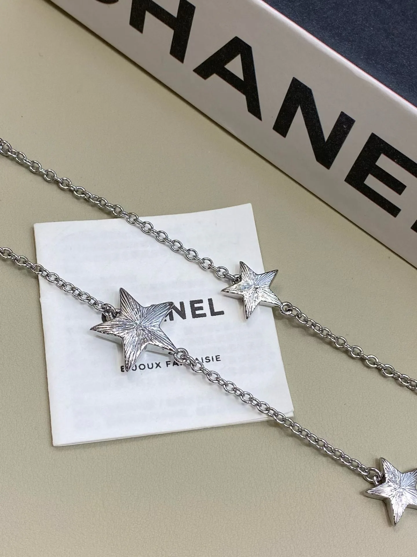 Бижутерия Chanel 18351210