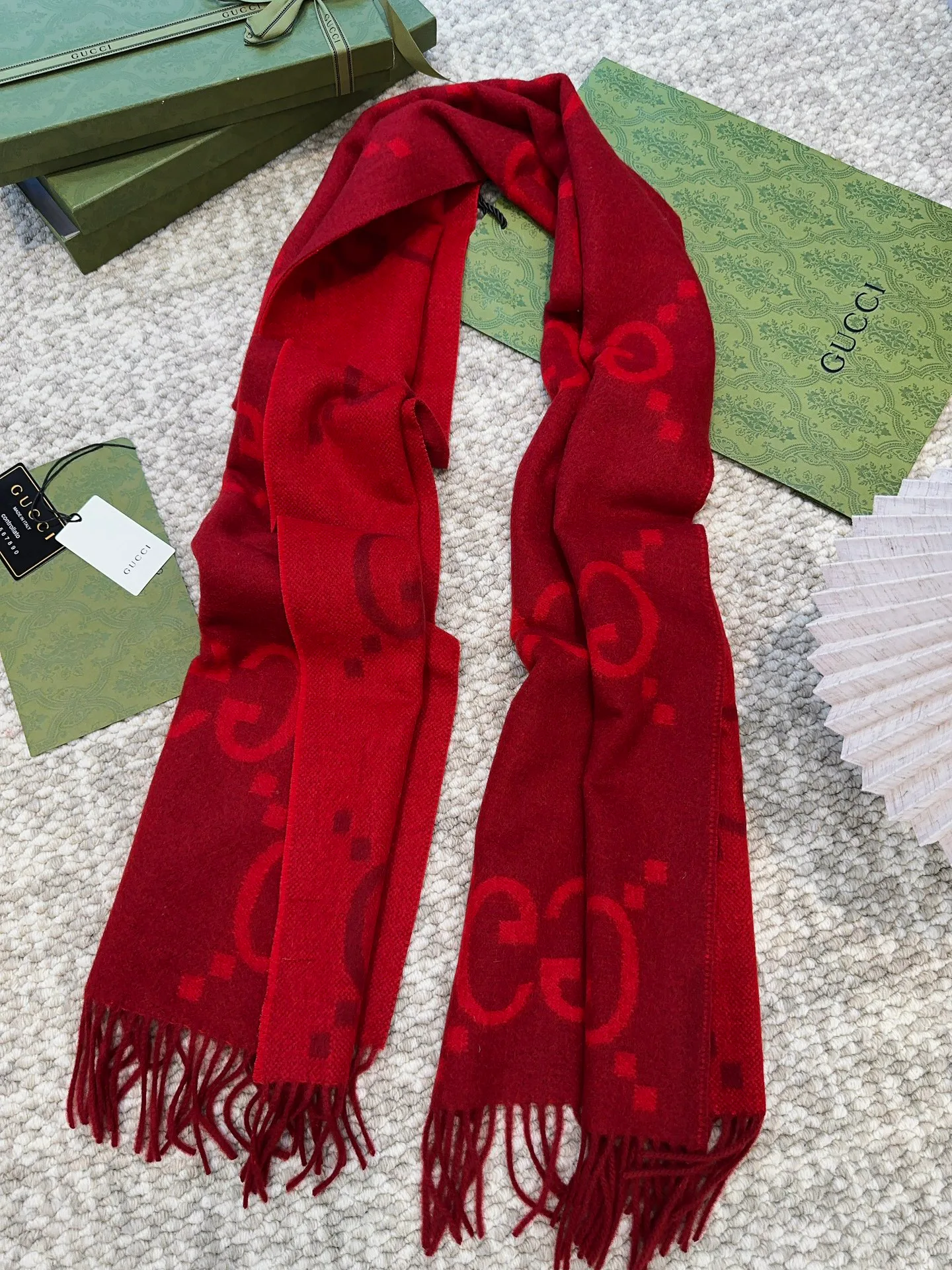 Шарфы Gucci 18105469