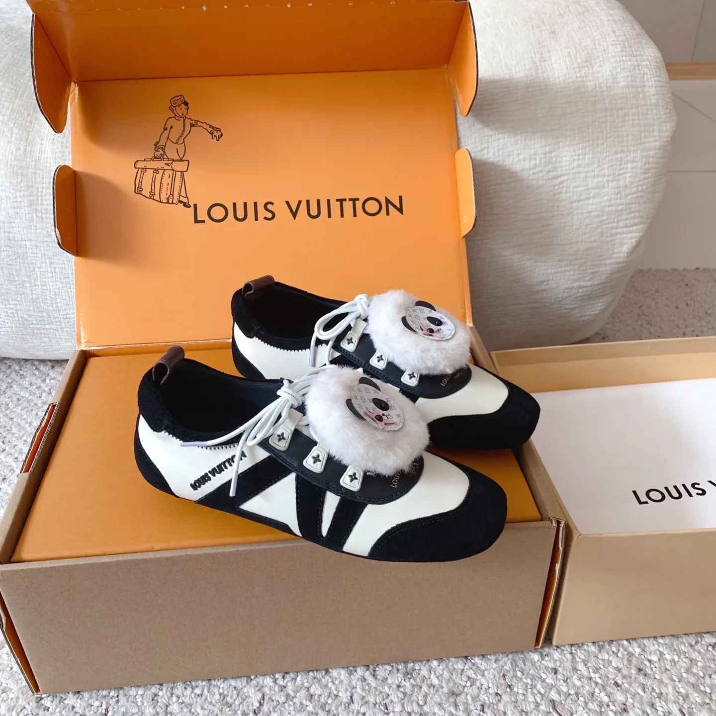 Кроссовки Женские Louis Vuitton 18375801