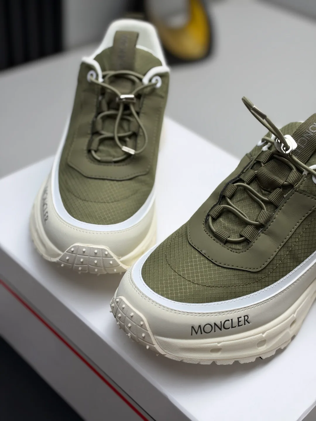 Кроссовки Женские Moncler 19783716