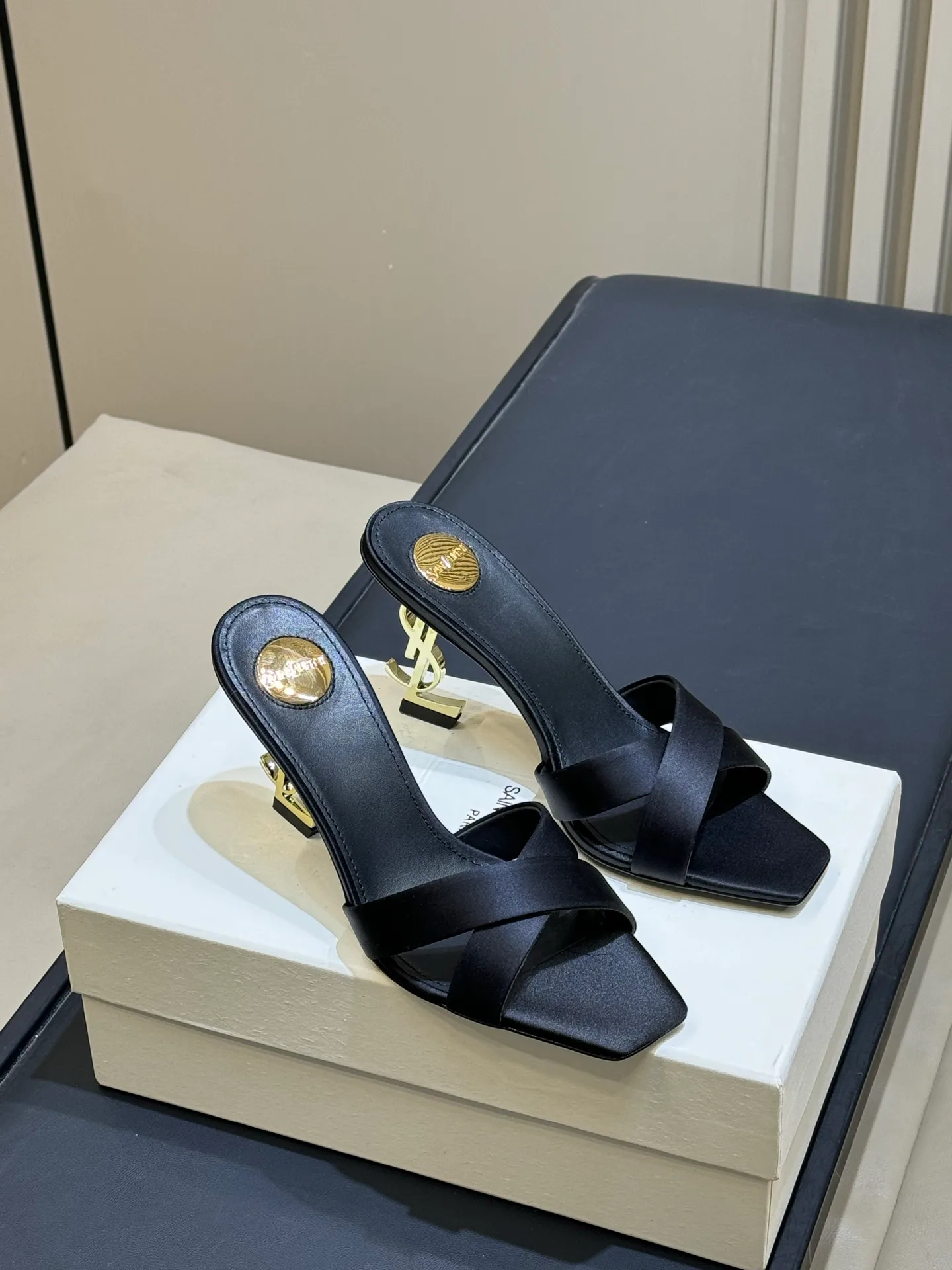 Босоножки Женские Saint Laurent 11892878
