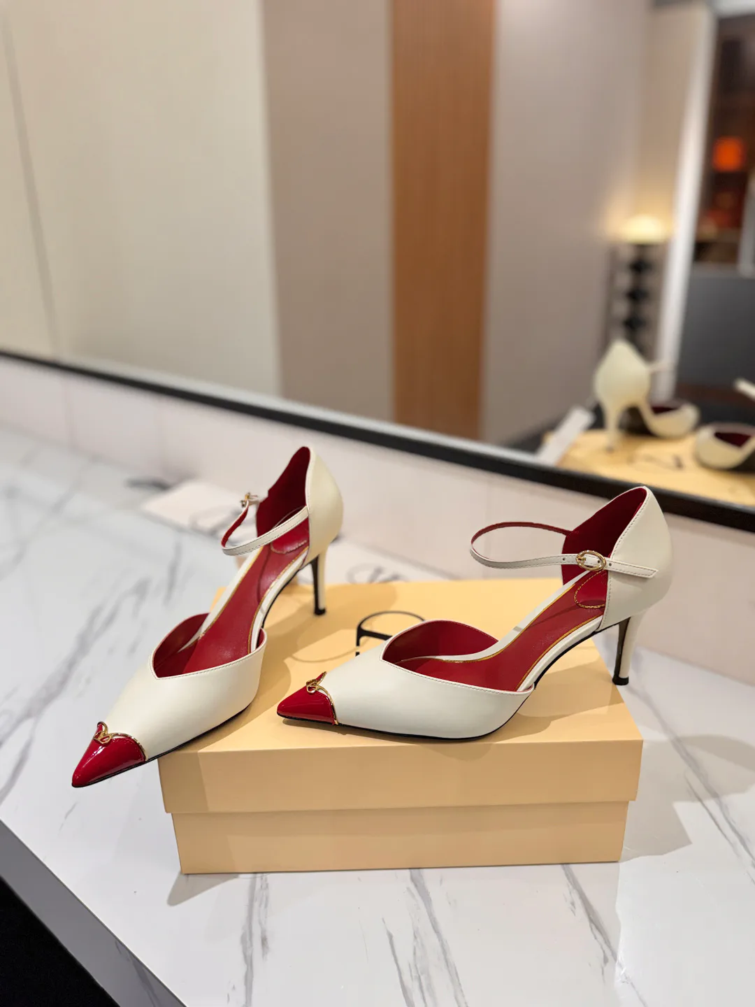 Босоножки Женские Valentino 18134971