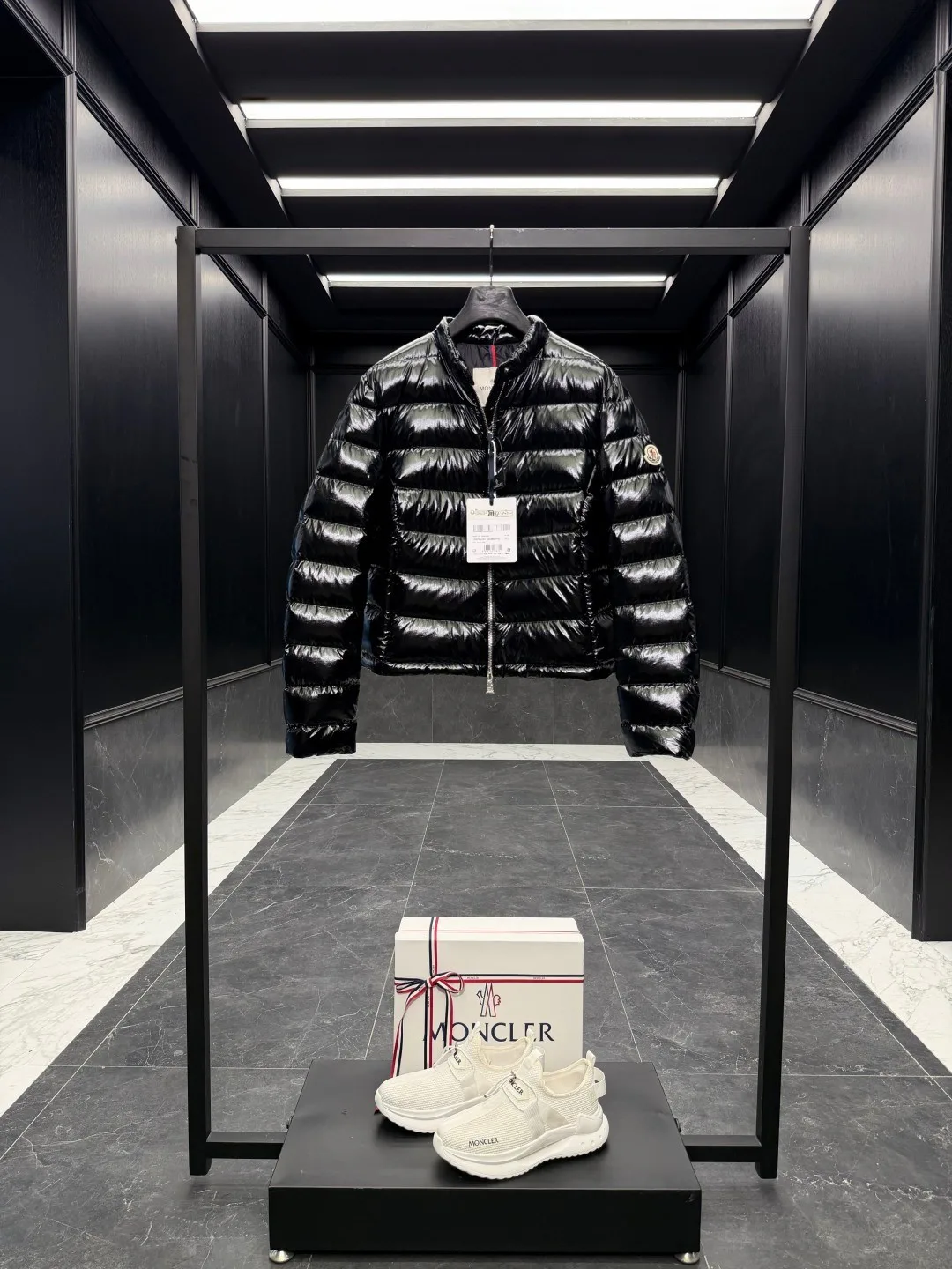 Куртки И Пуховики Женские Moncler 18408775