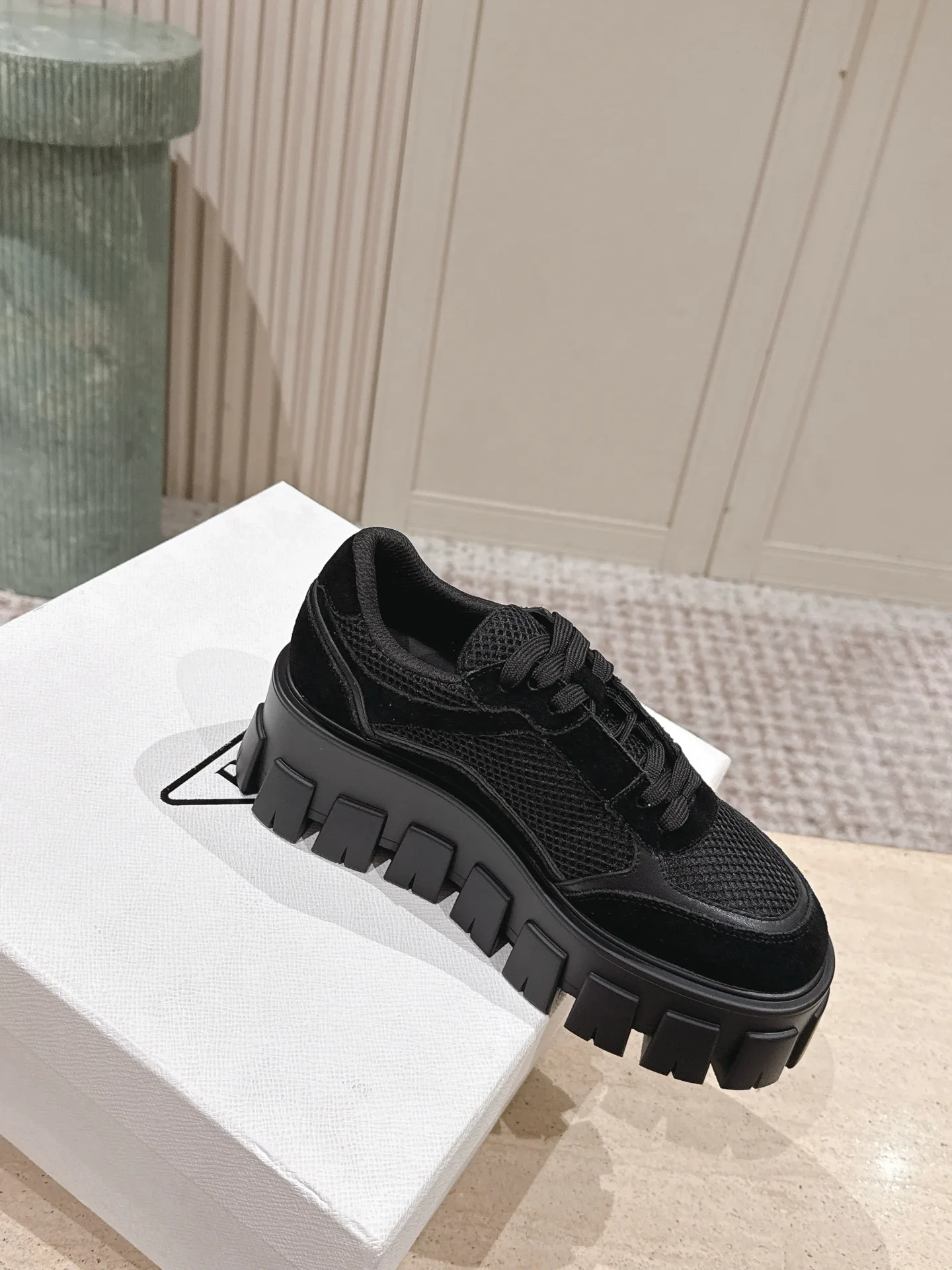 Кроссовки Женские Prada 18142659