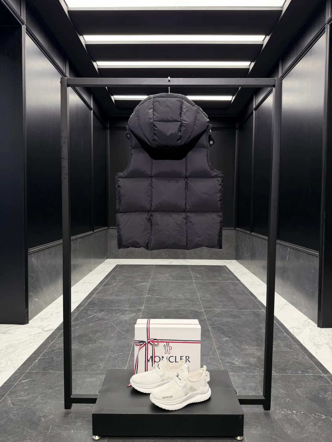 Жилеты Женские Moncler 18761333