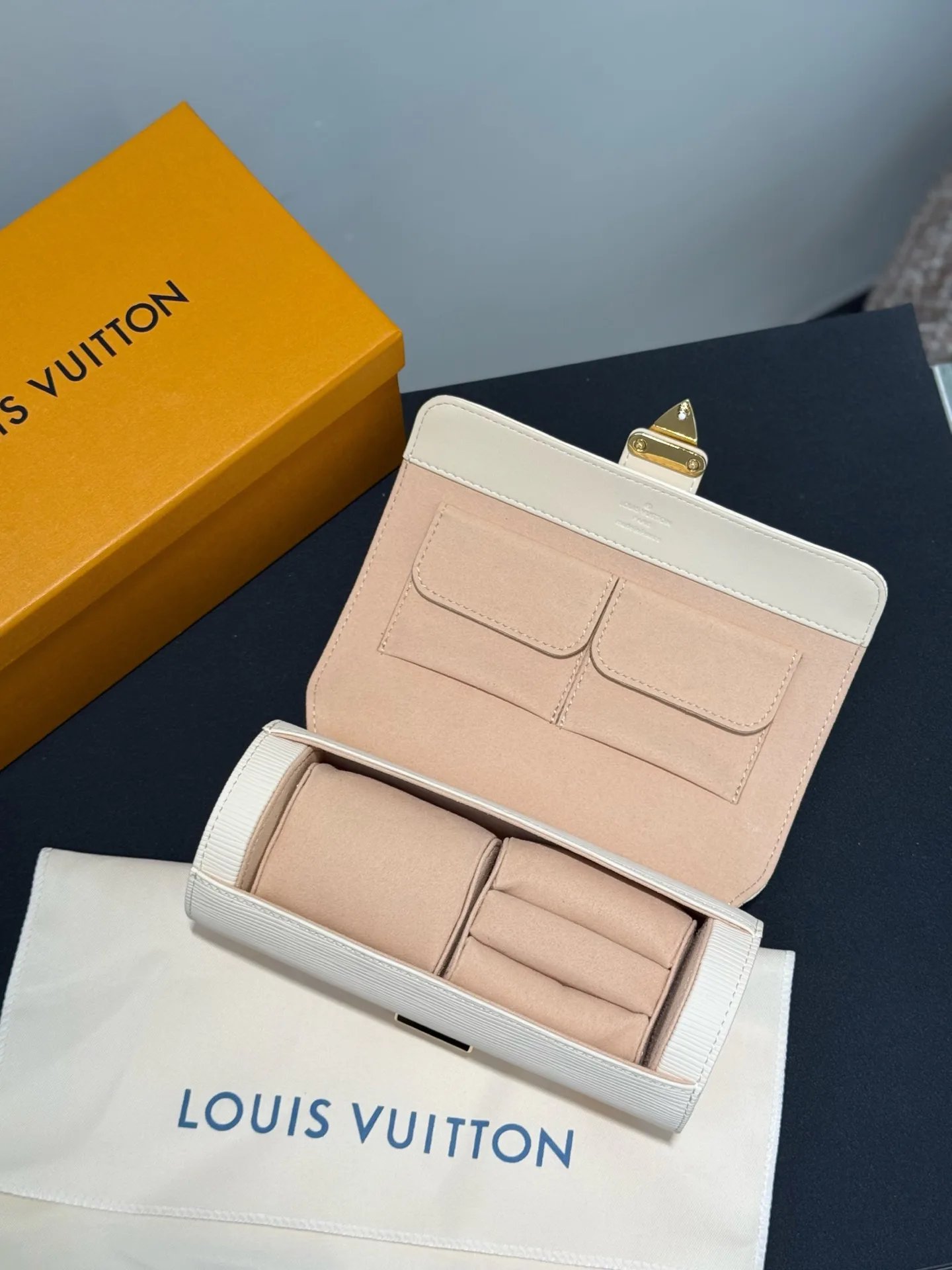Текстиль Louis Vuitton 1383243