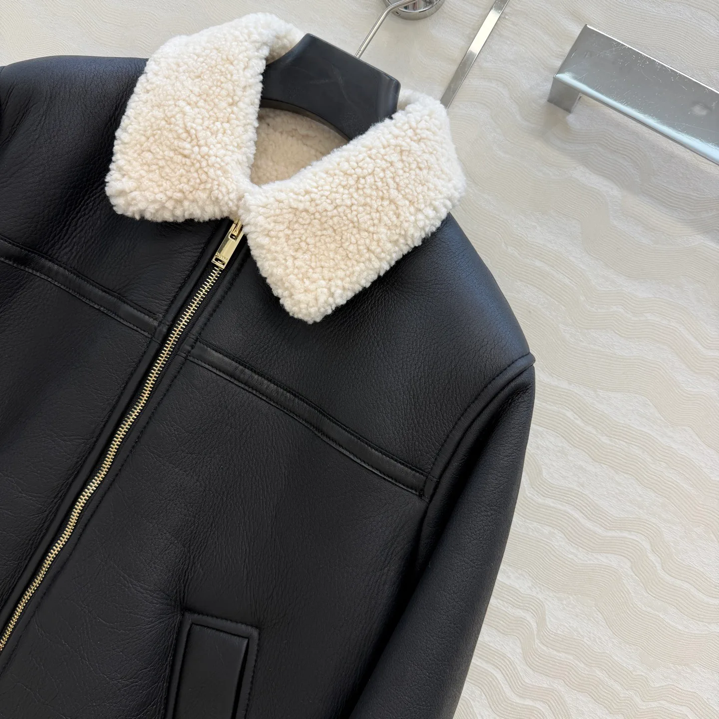 Кожаные Куртки И Дублёнки Женские Chanel 18601502