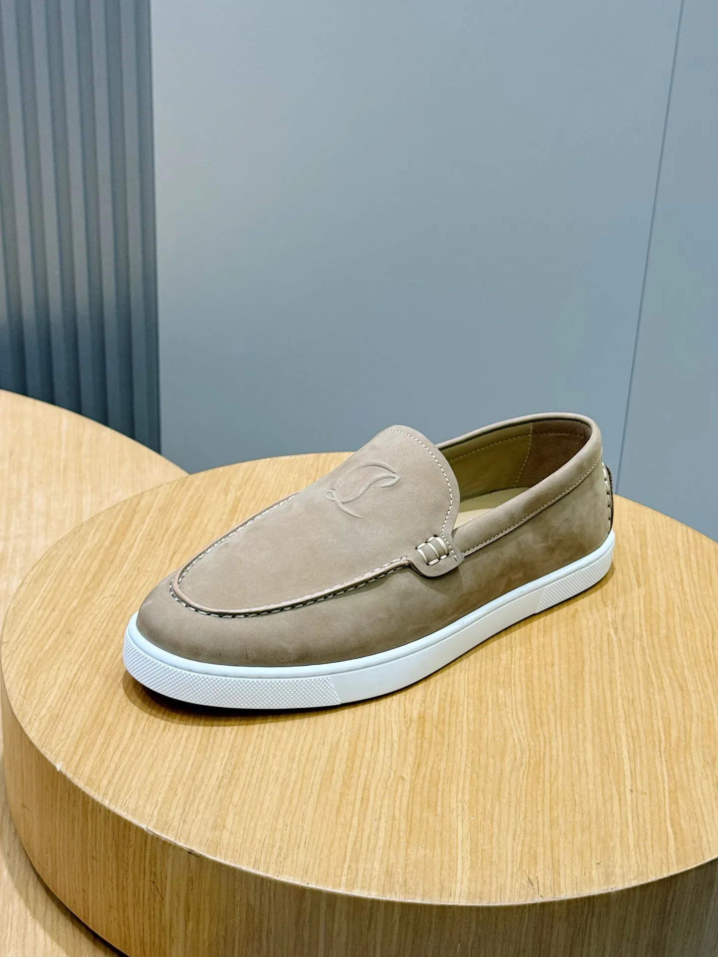 Лоферы И Туфли Мужские Christian Louboutin 19000102