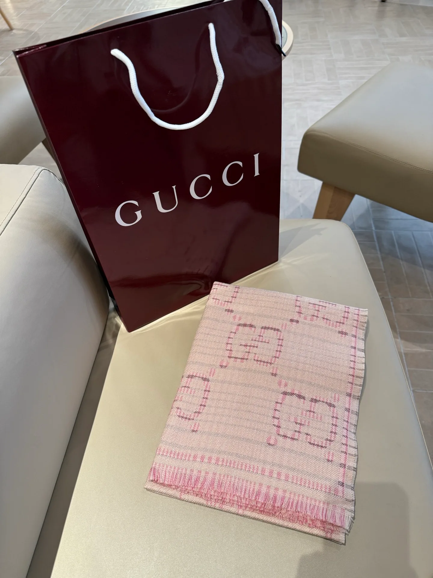 Шарфы Gucci 18476683