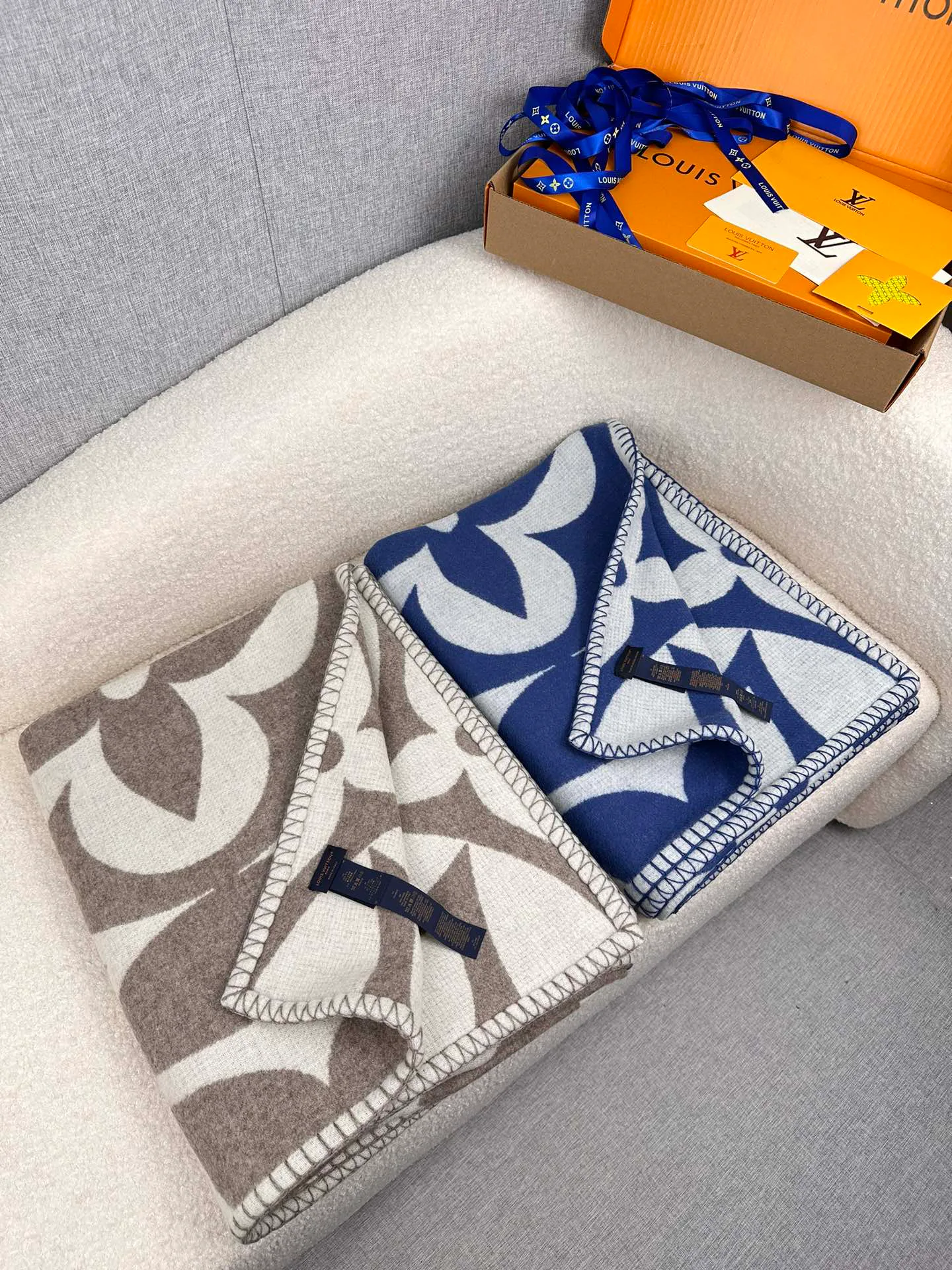 Текстиль Louis Vuitton 18002658