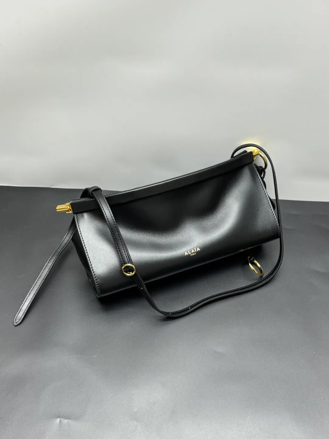 Сумки На Ремне Женские Alaia 11667397
