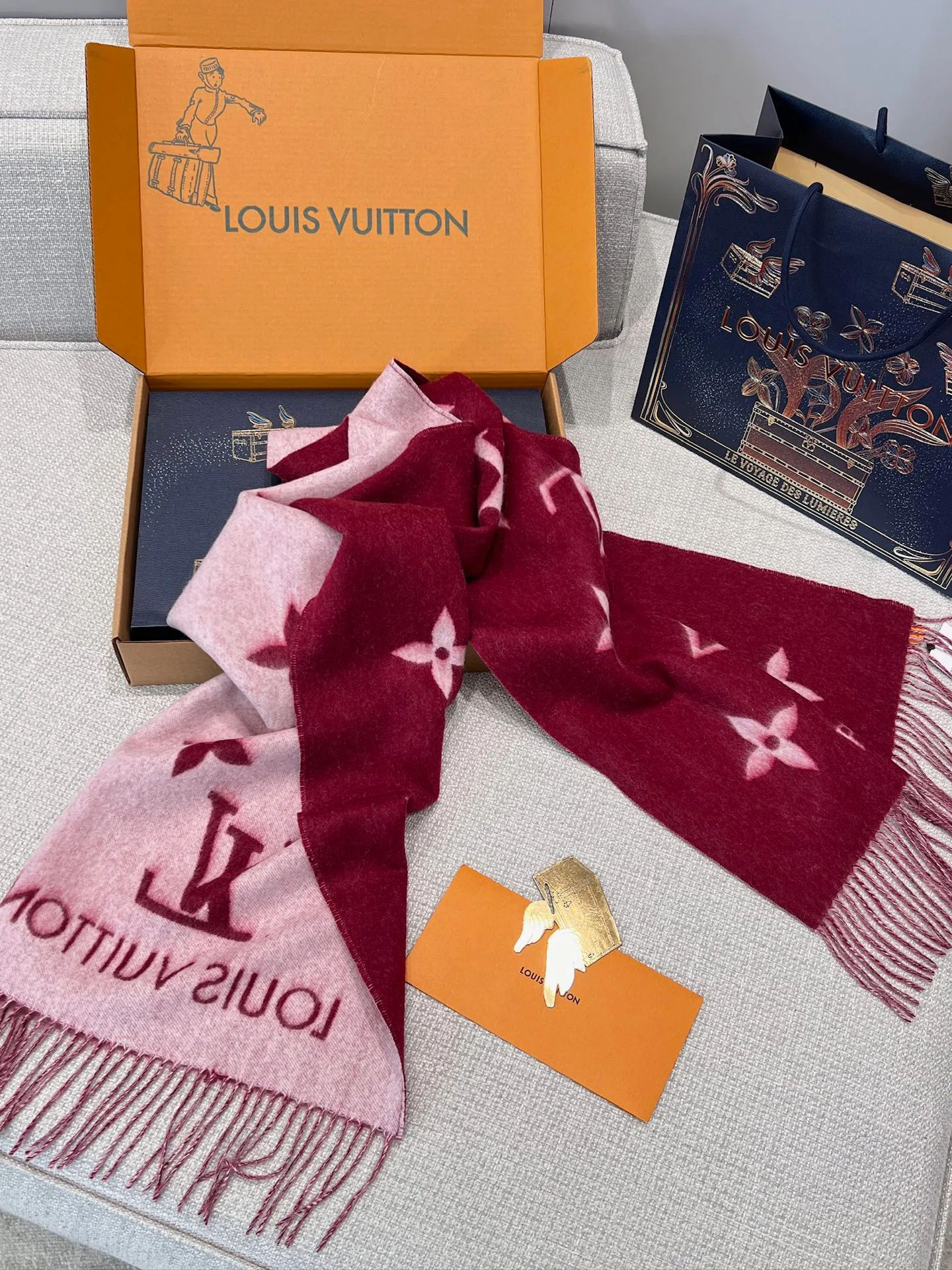 Шарфы Louis Vuitton 18210446