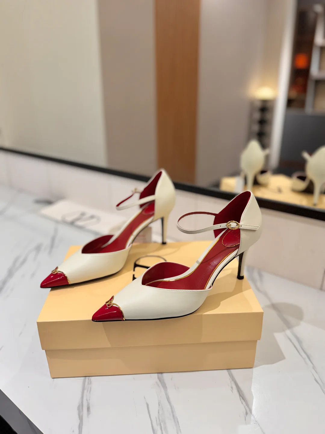 Босоножки Женские Valentino 18134971