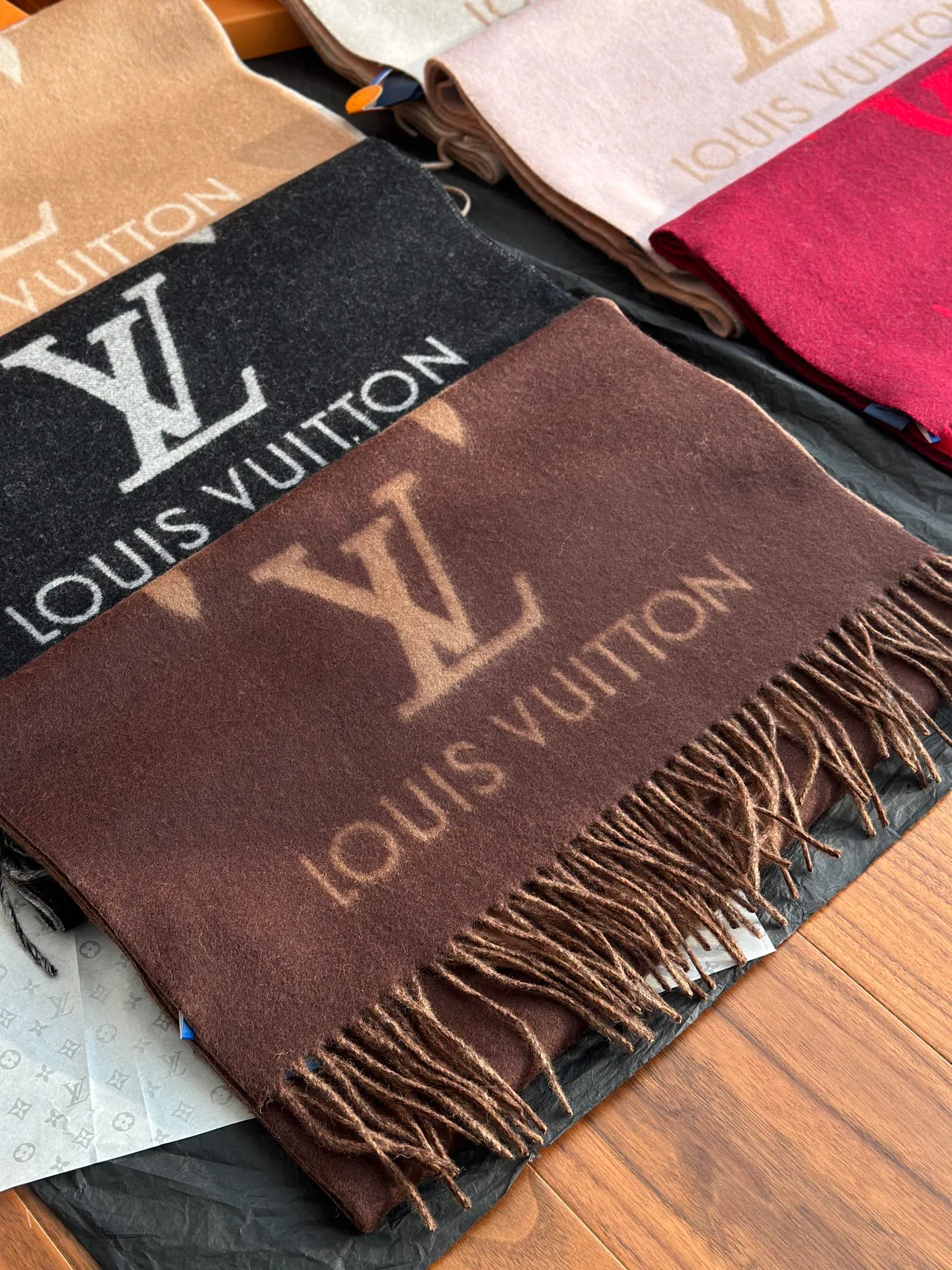 Шарфы Louis Vuitton 1855701