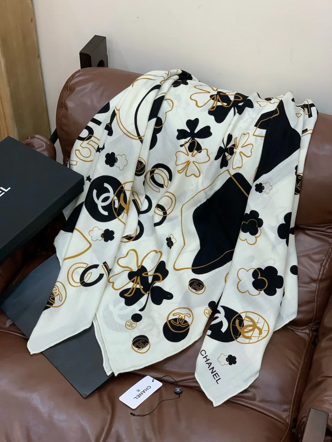 Платки Chanel 18627035