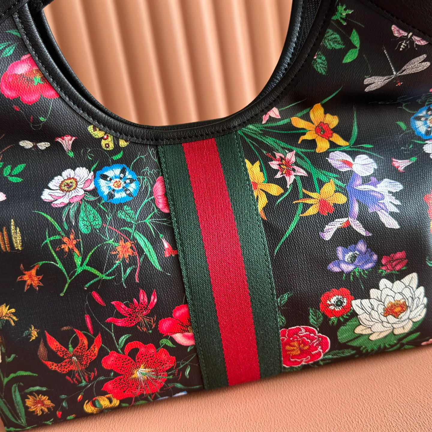 Классические Сумки Женские Gucci 18148092