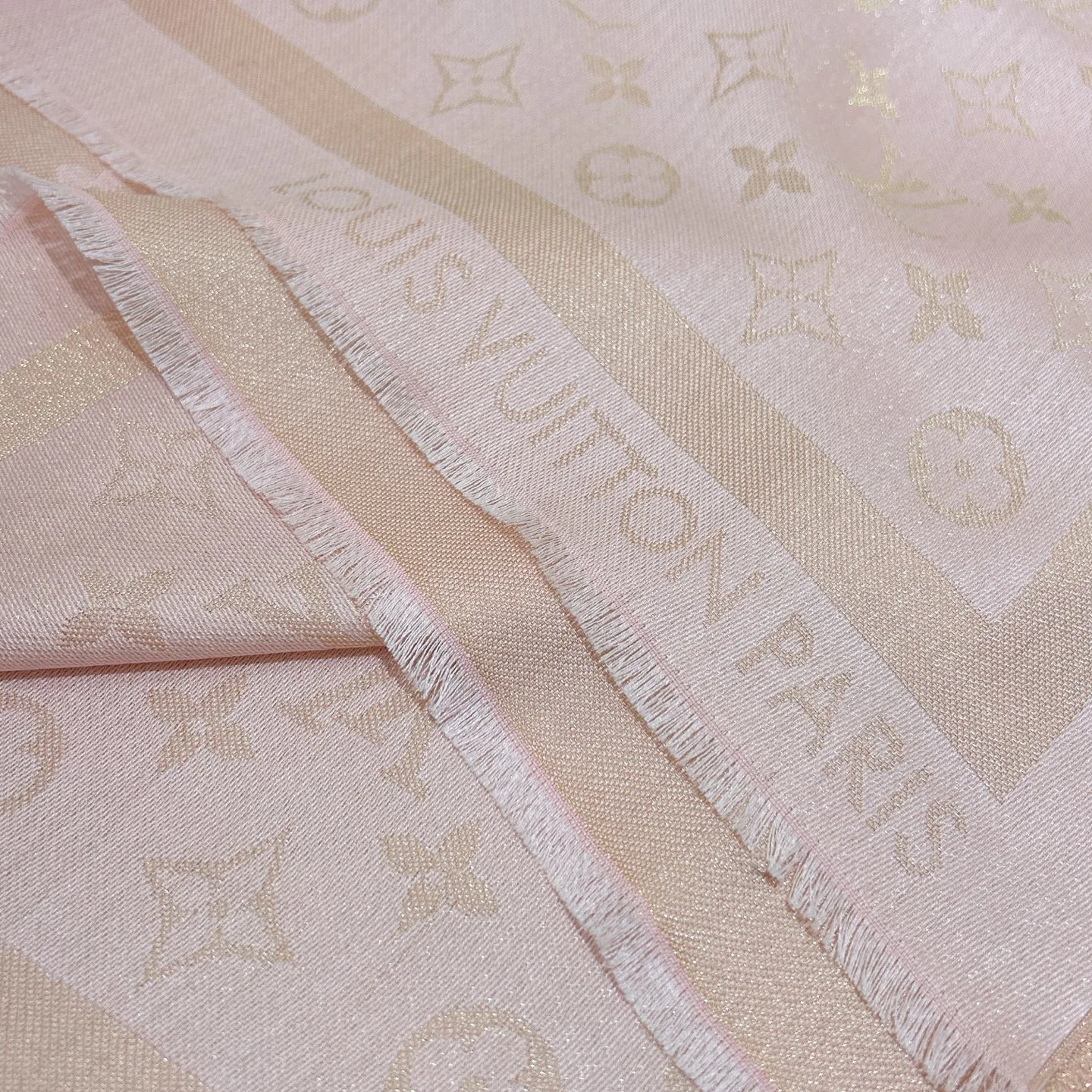 Шарфы Louis Vuitton 18267556