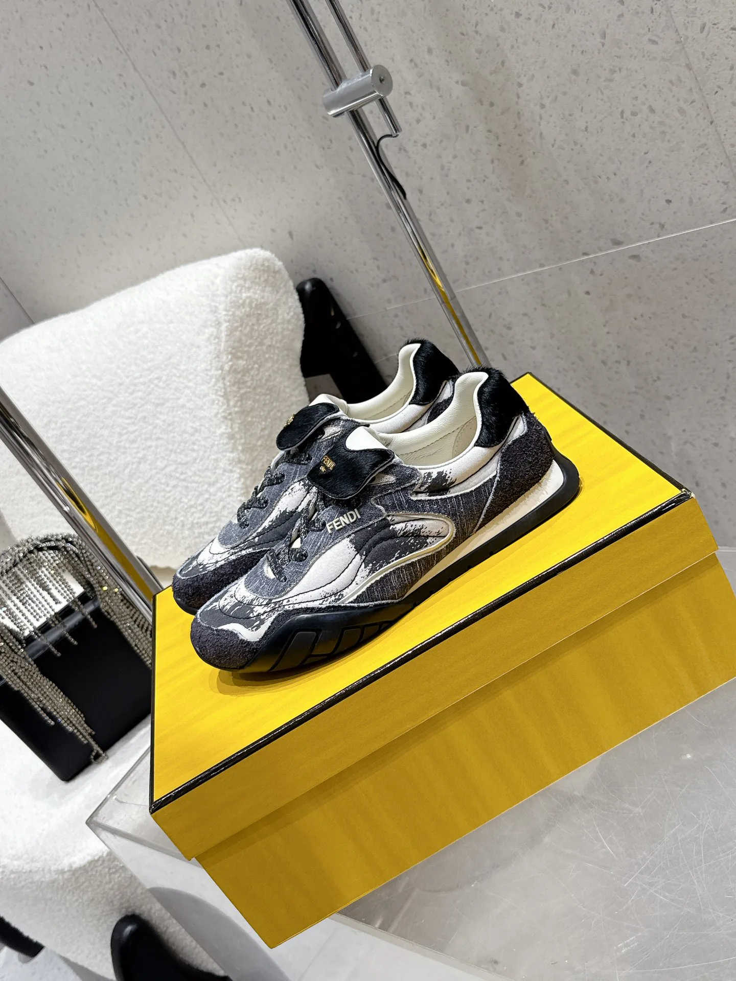 Кроссовки Женские Fendi 13078810