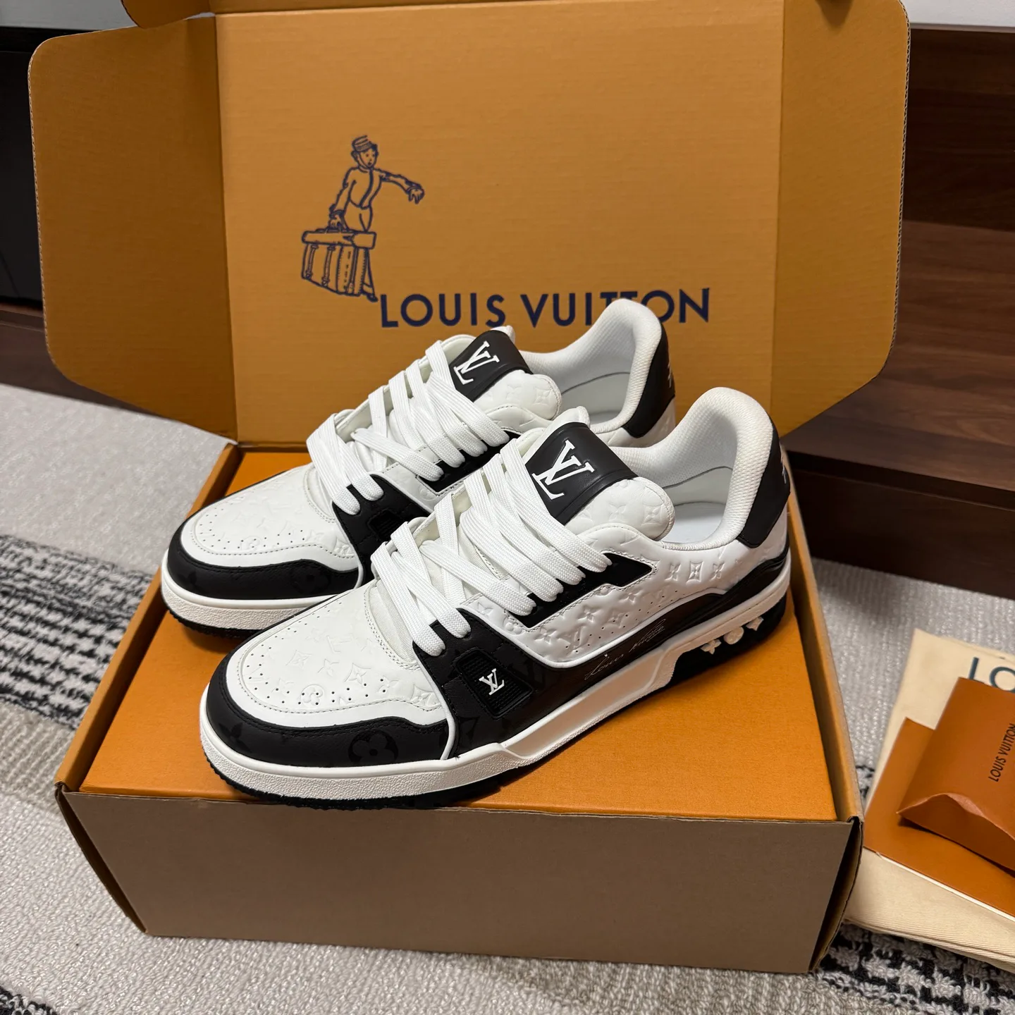 Кроссовки Женские Louis Vuitton 1483887