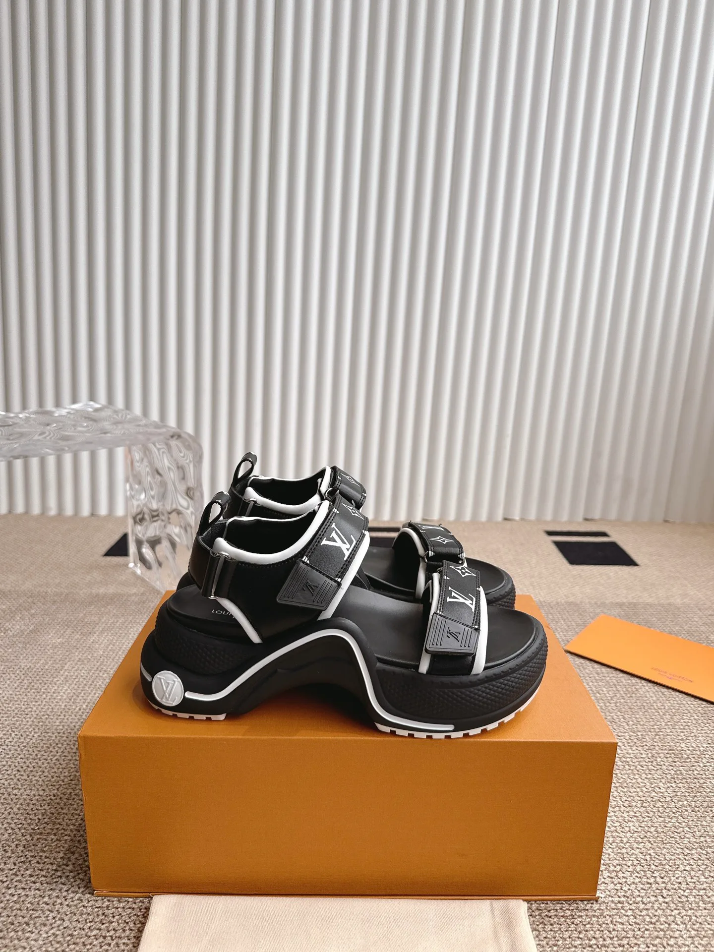 Сандалии Женские Louis Vuitton 35141