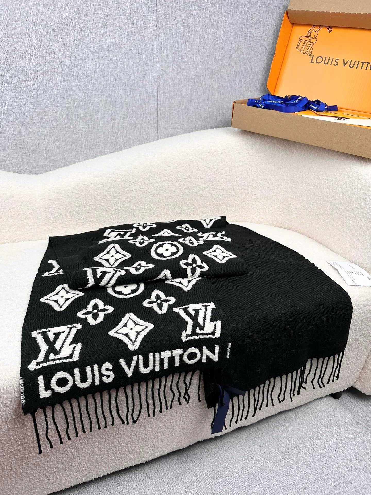 Шарфы Louis Vuitton 1826423