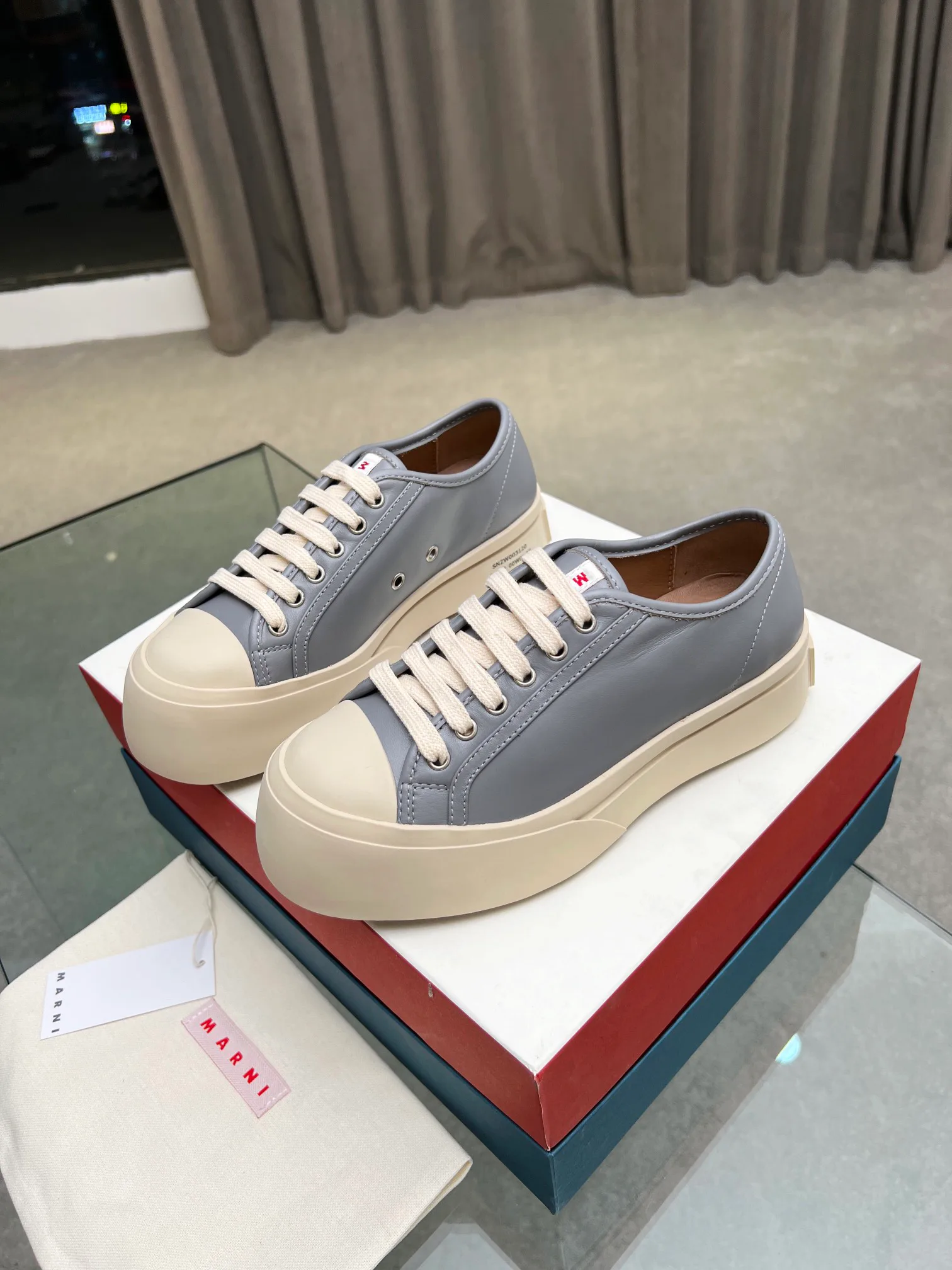Кроссовки Женские Marni 18039750
