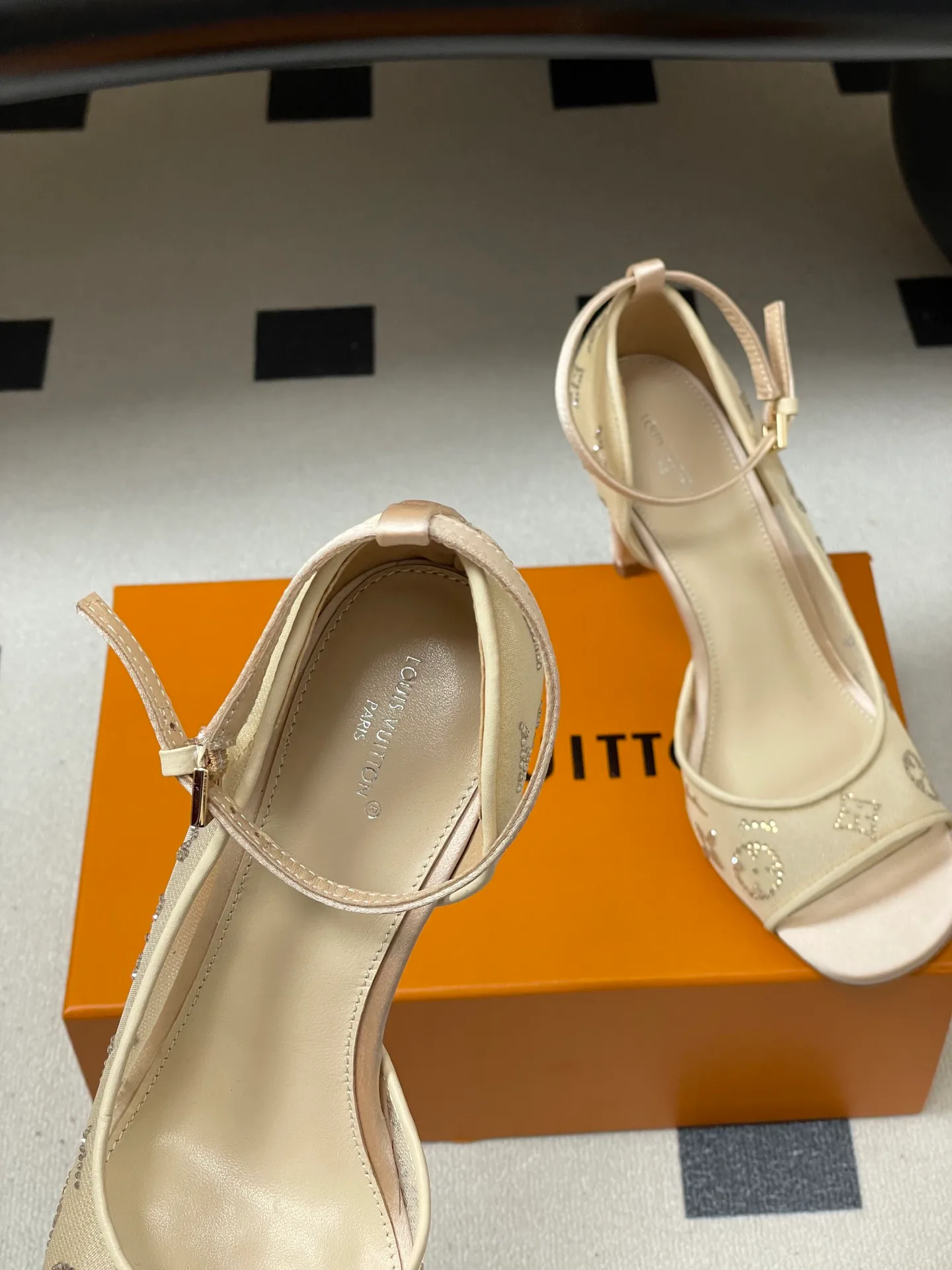 Босоножки Женские Louis Vuitton 11628682