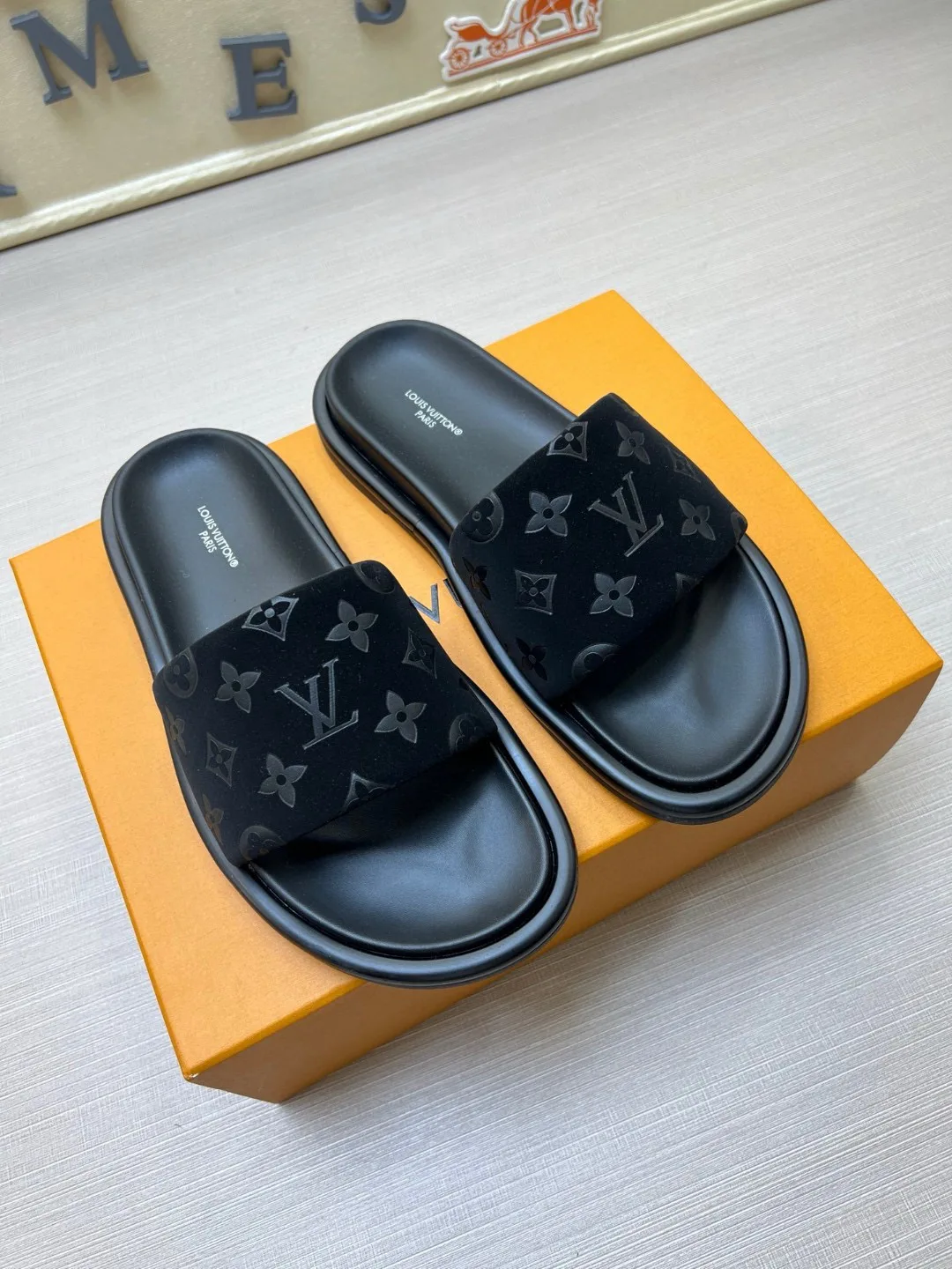 Шлепанцы Женские Louis Vuitton 9801514