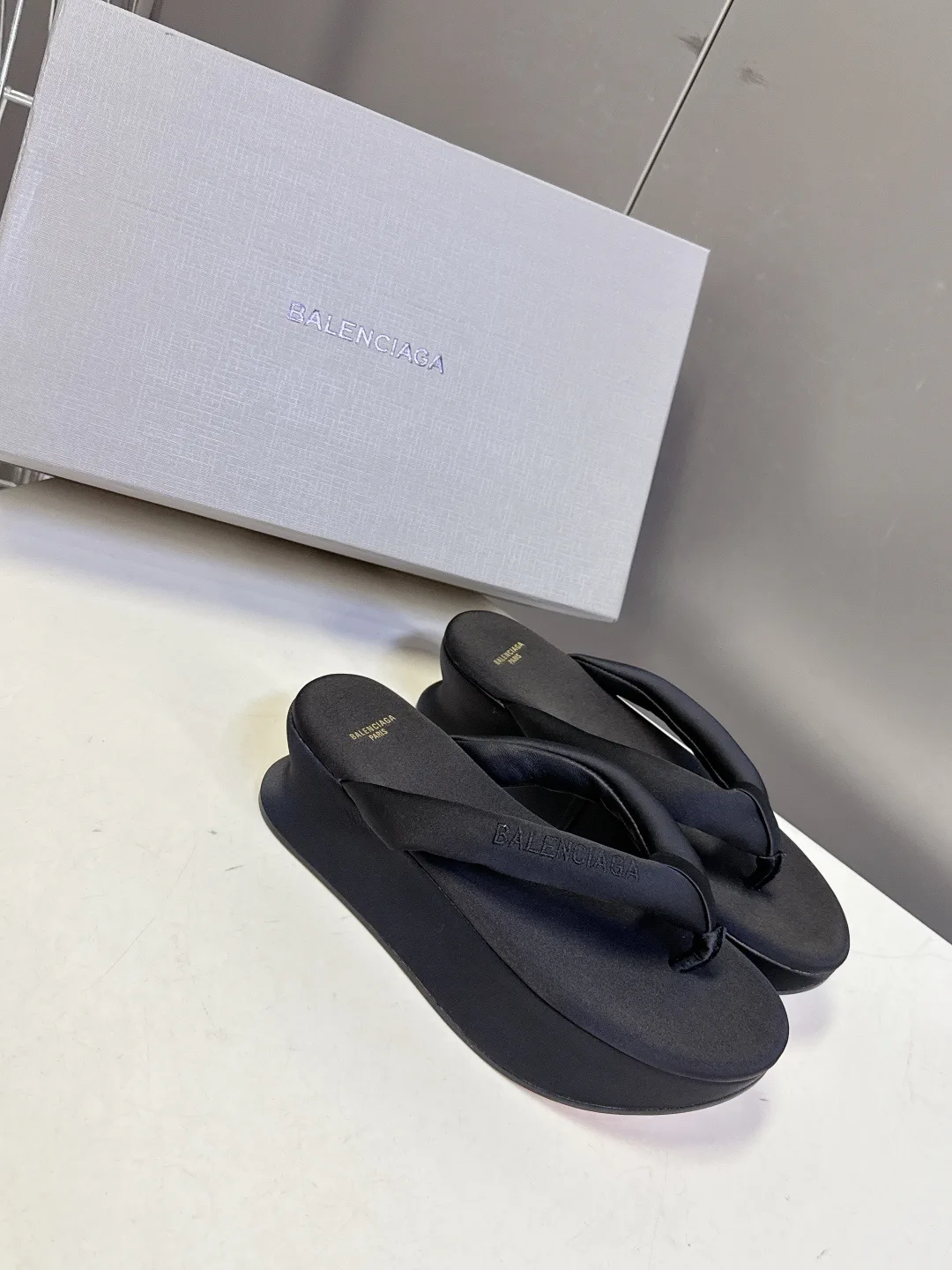 Шлепанцы Женские Balenciaga 14709515