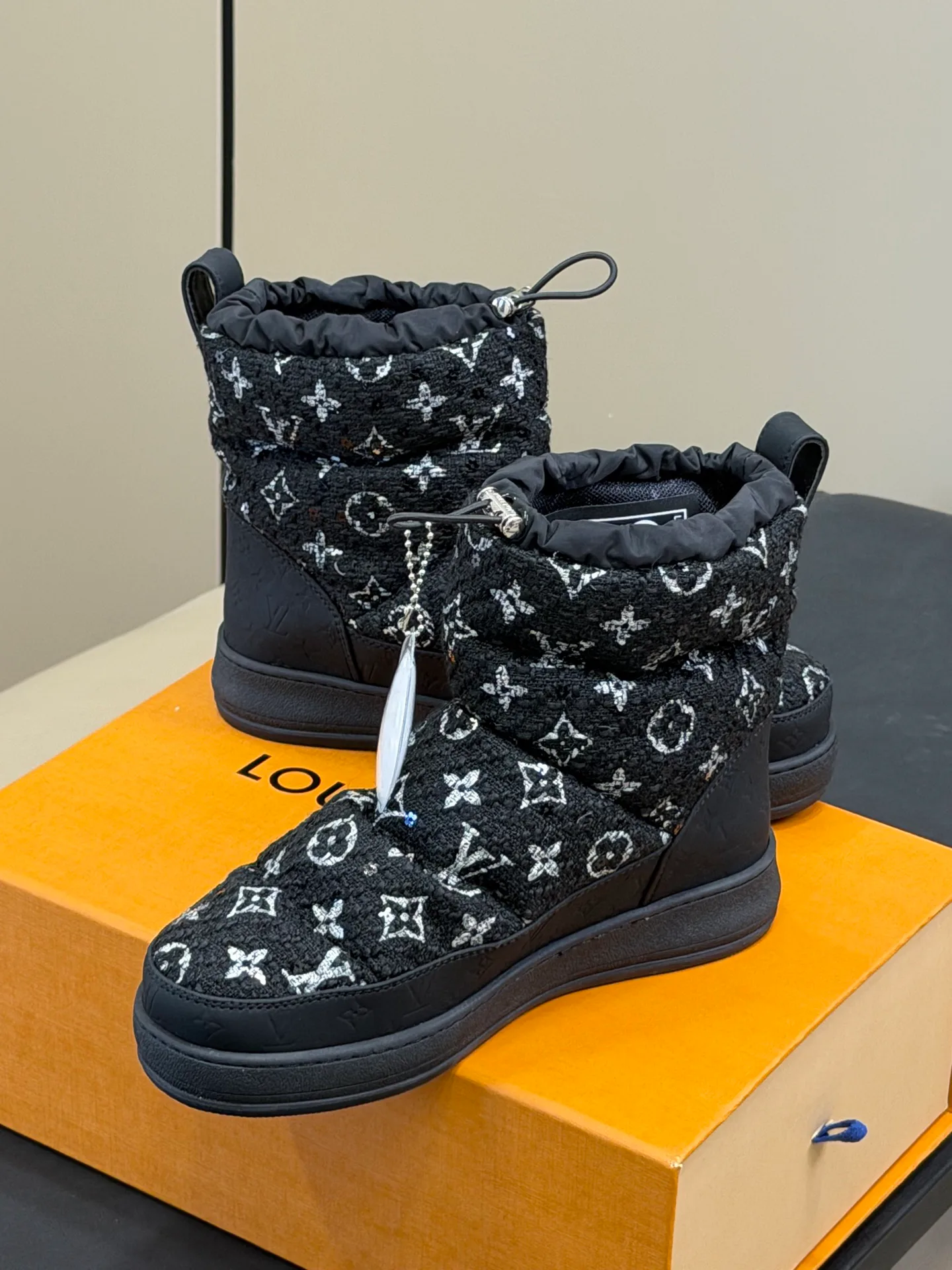 Угги Женские Louis Vuitton 18498044