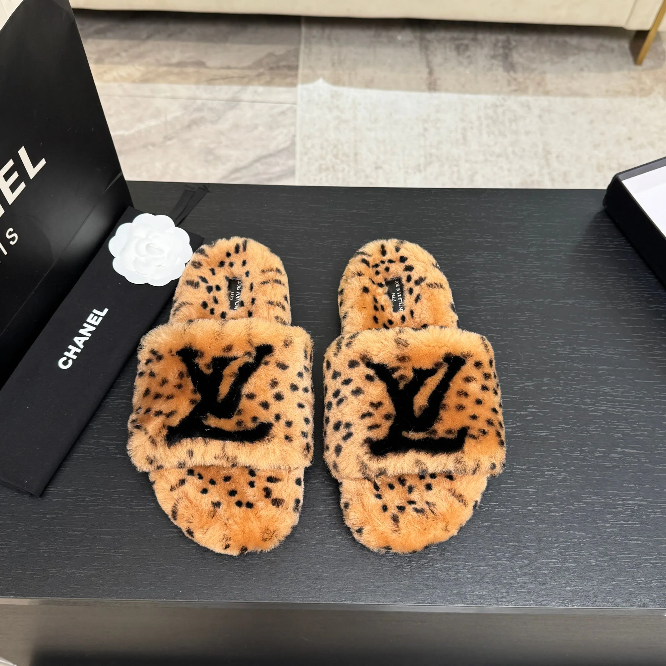 Тапочки Женские Louis Vuitton 18062761